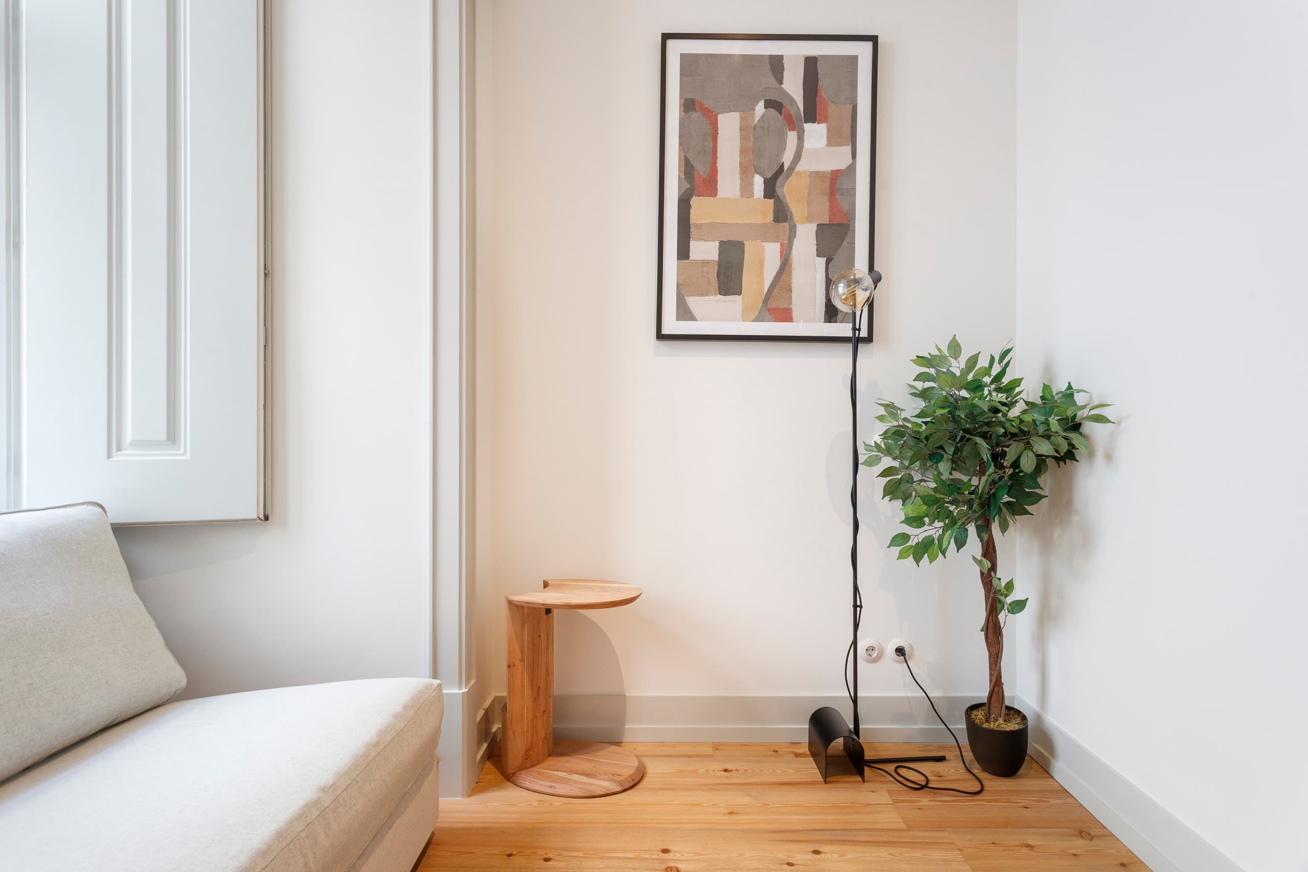 MY LX FLAT Bright Stylish 3BR Apartment inDowntown 35