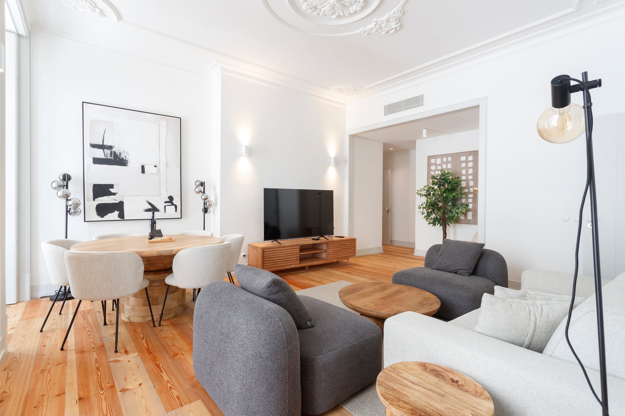 MY LX FLAT Bright Stylish 3BR Apartment inDowntown 9