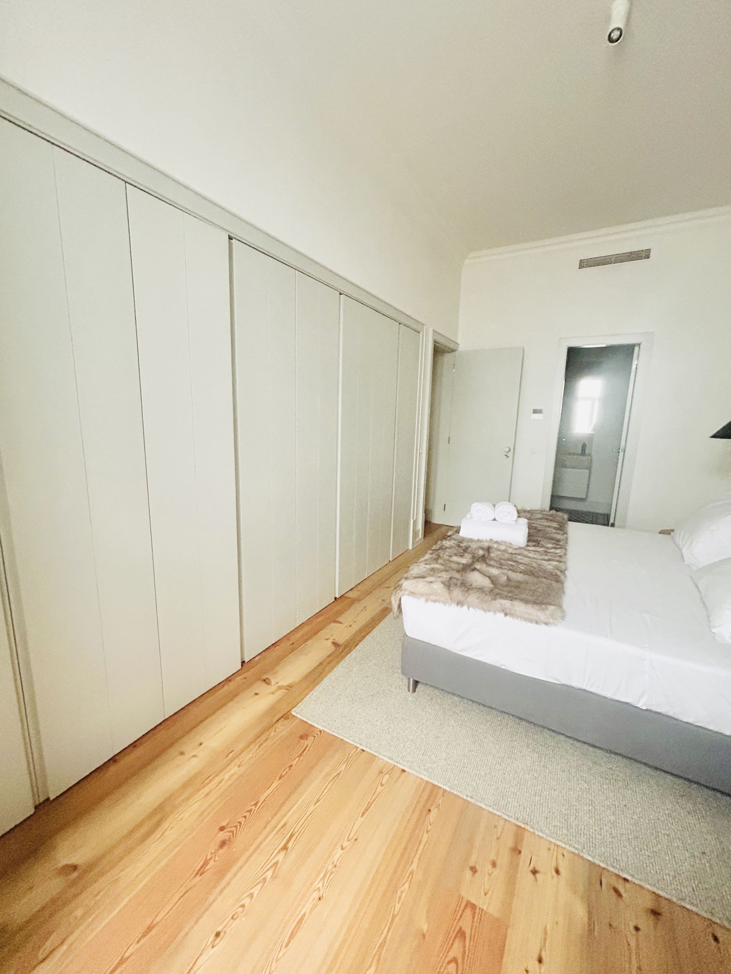 MY LX FLAT Bright Stylish 3BR Apartment inDowntown 27