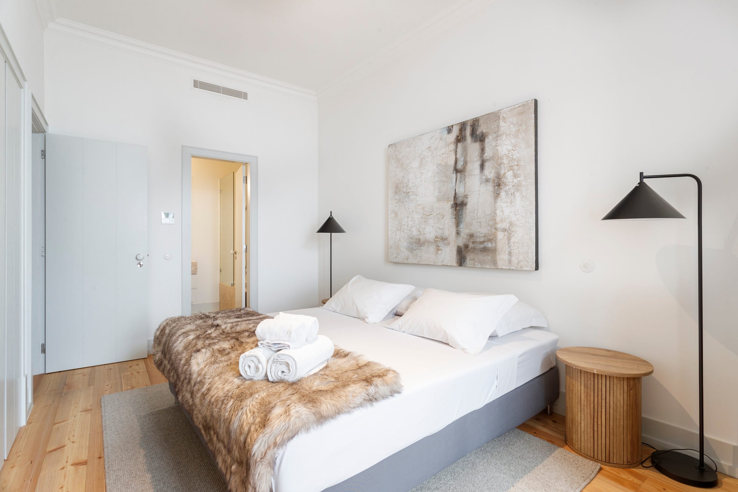 MY LX FLAT Bright Stylish 3BR Apartment inDowntown 30