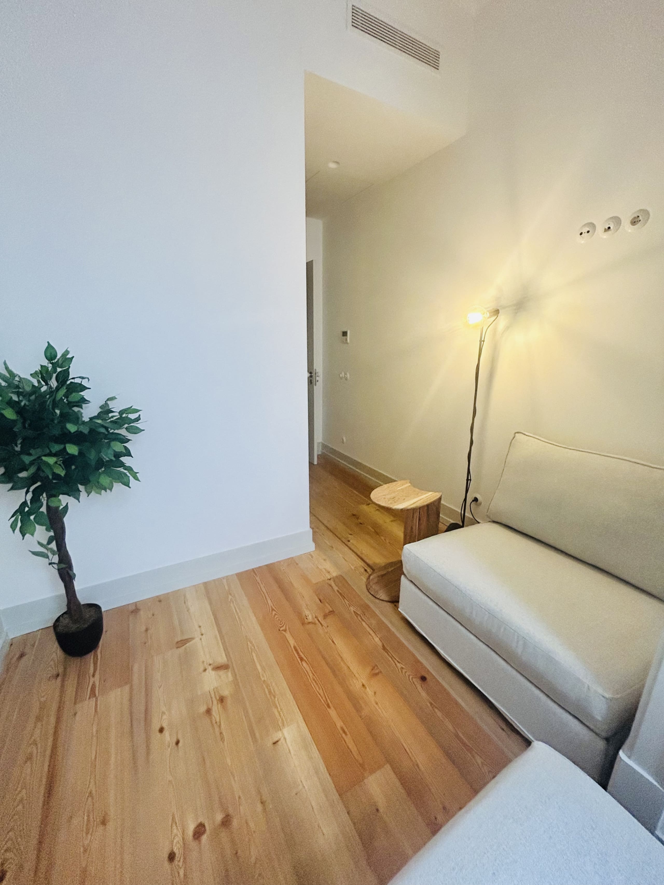 MY LX FLAT Bright Stylish 3BR Apartment inDowntown 33