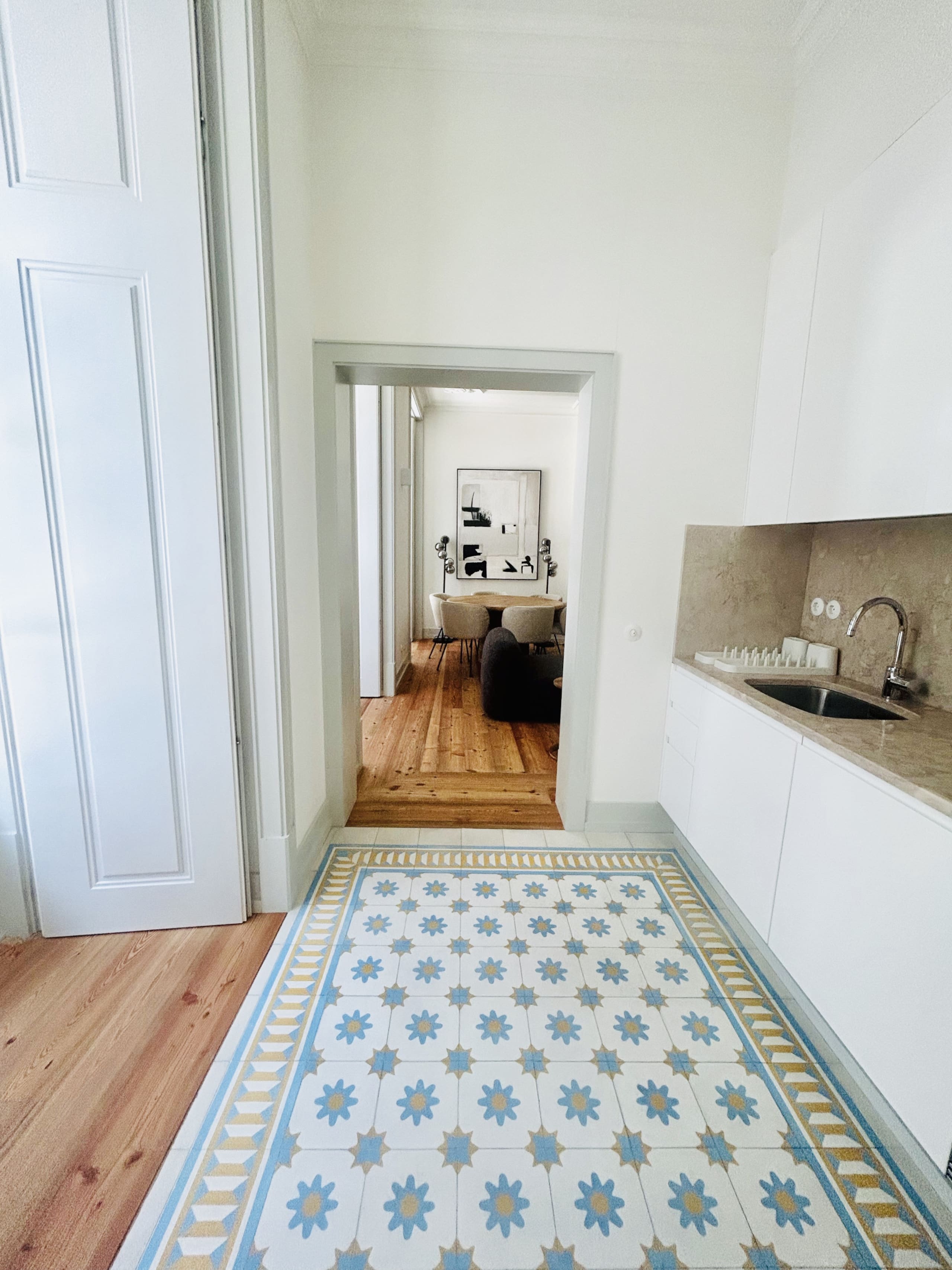 MY LX FLAT Bright Stylish 3BR Apartment inDowntown 16