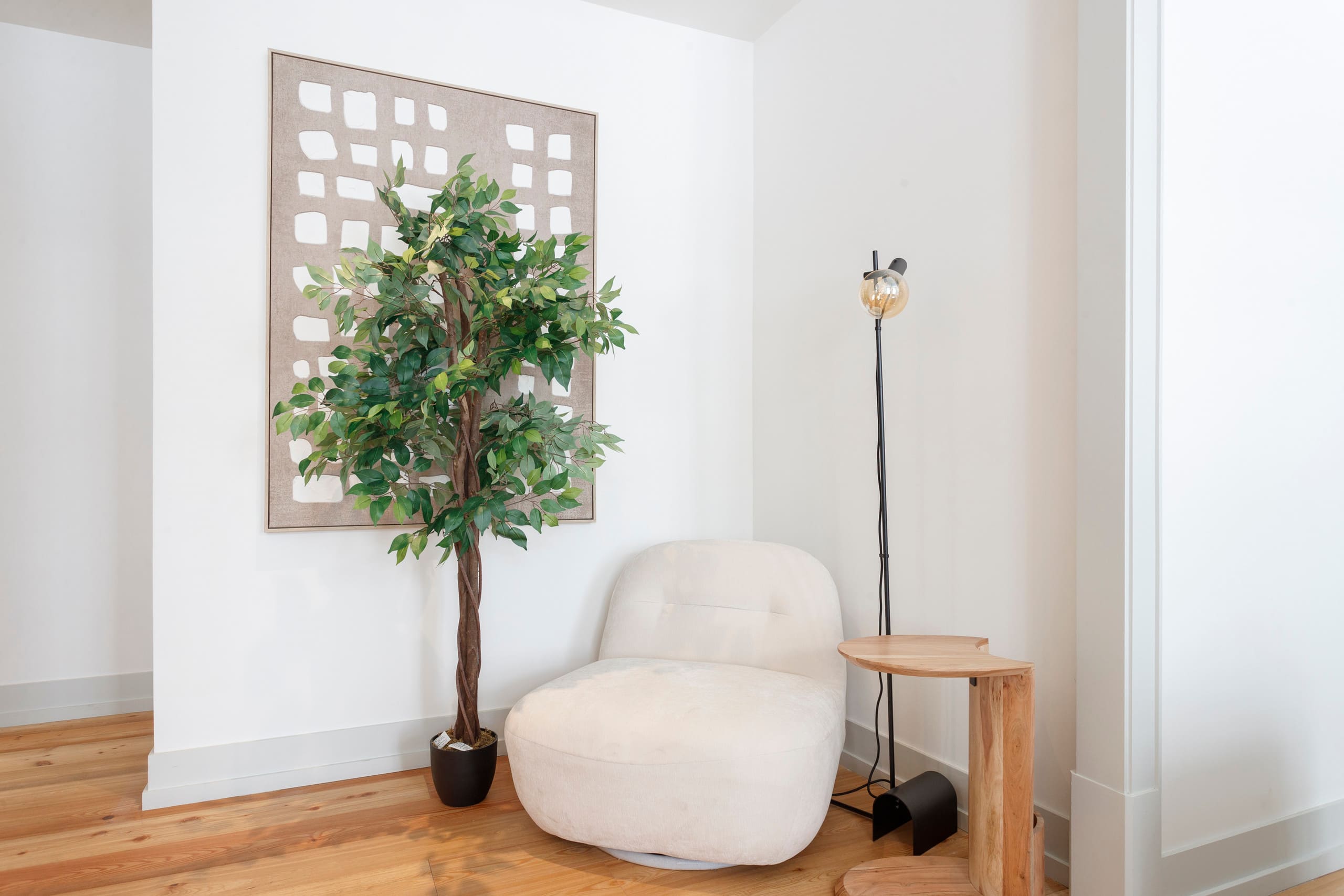 MY LX FLAT Bright Stylish 3BR Apartment inDowntown 4