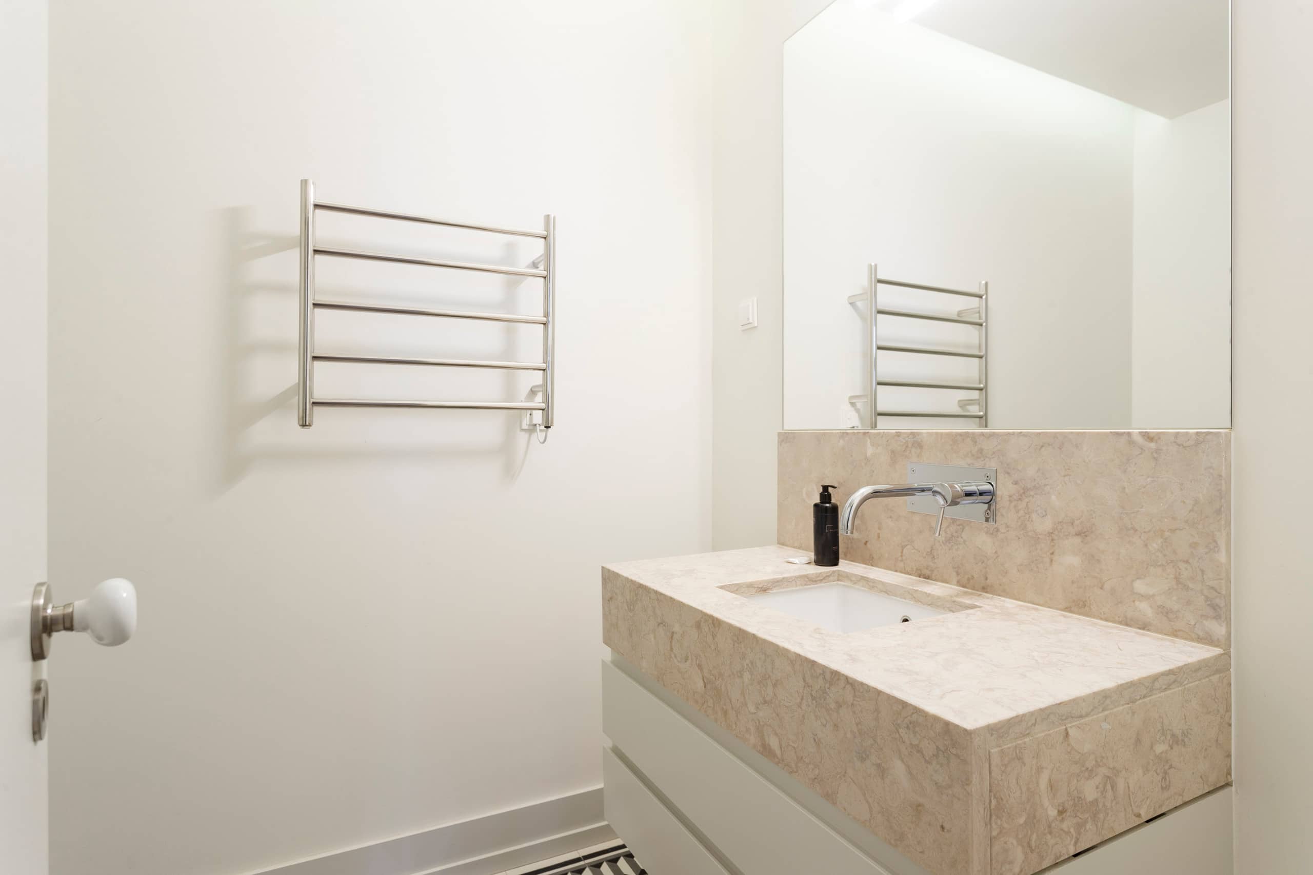 MY LX FLAT Bright Stylish 3BR Apartment inDowntown 37