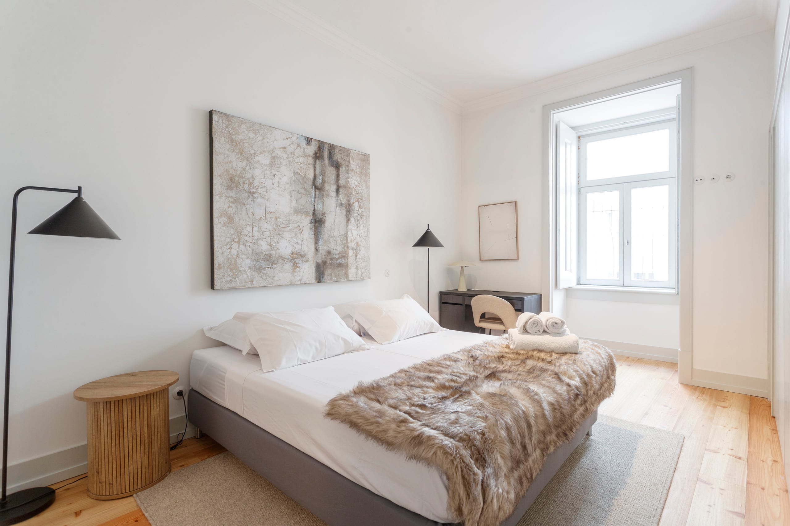 MY LX FLAT Bright Stylish 3BR Apartment inDowntown 2