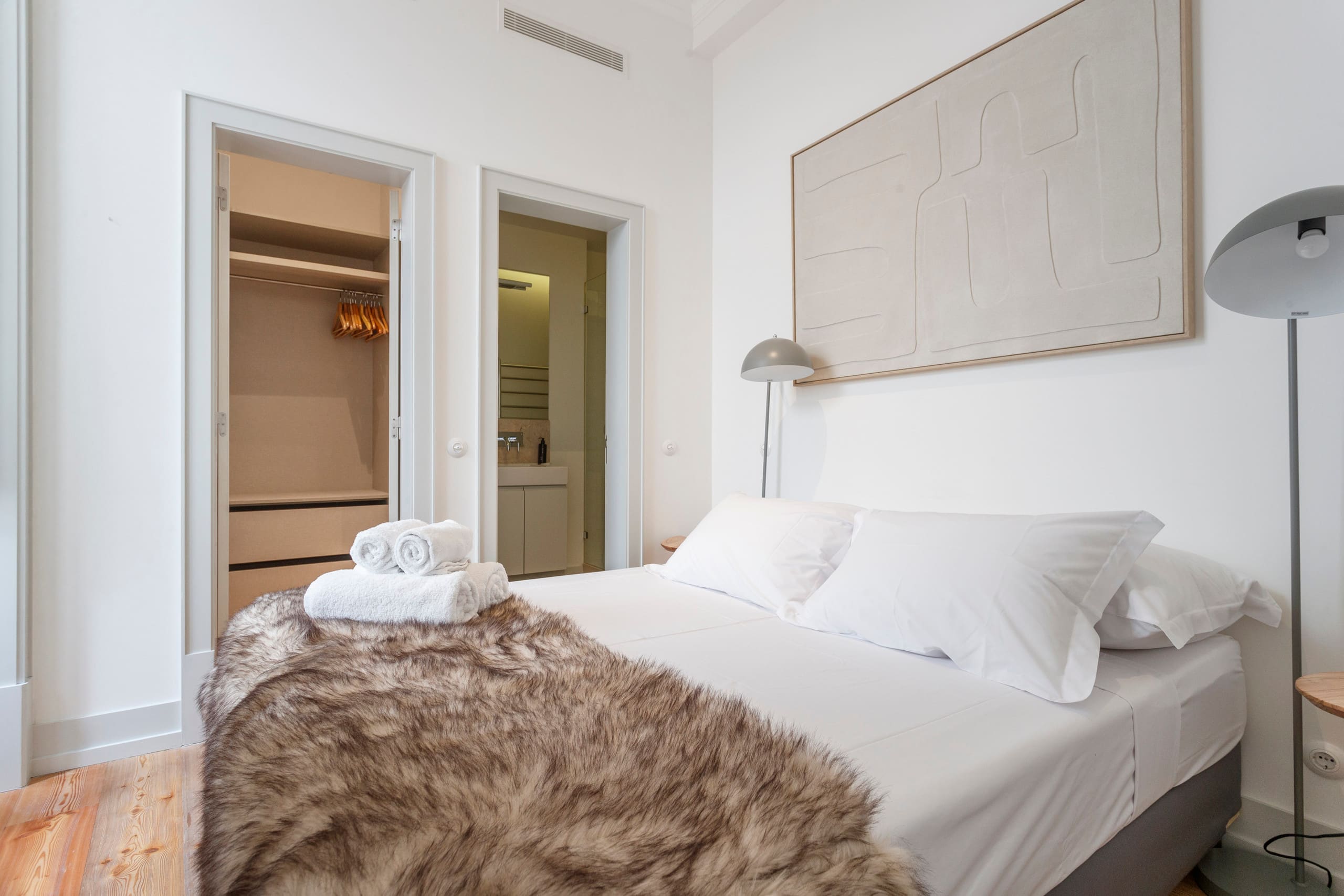 MY LX FLAT Bright Stylish 3BR Apartment inDowntown 22