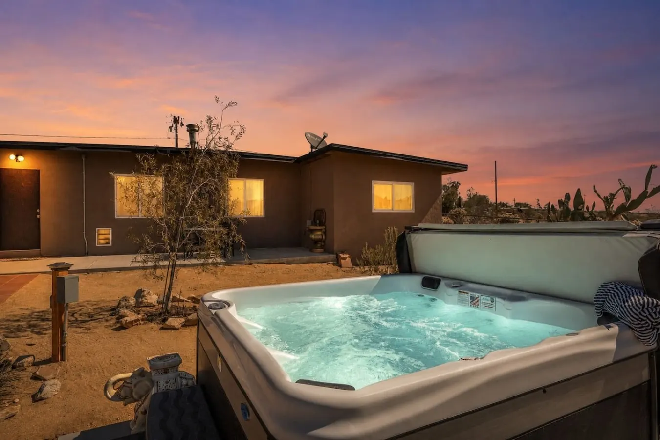 Aster Abode W/ Hot Tub & Game Room - 5 Mi to Park