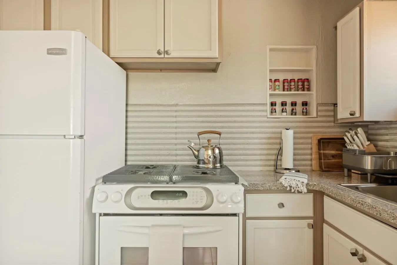 Aster Abode W/ Hot Tub & Game Room - 5 Mi to Park 8