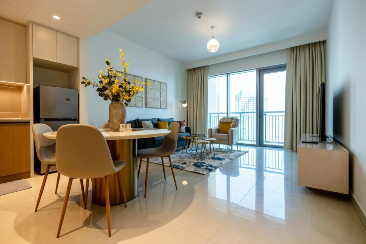 Savis Home- Vibrant Neighborhood with Creek View 12