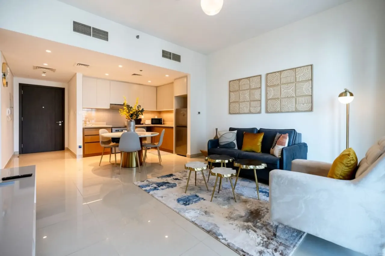 Savis Home- Vibrant Neighborhood with Creek View 14
