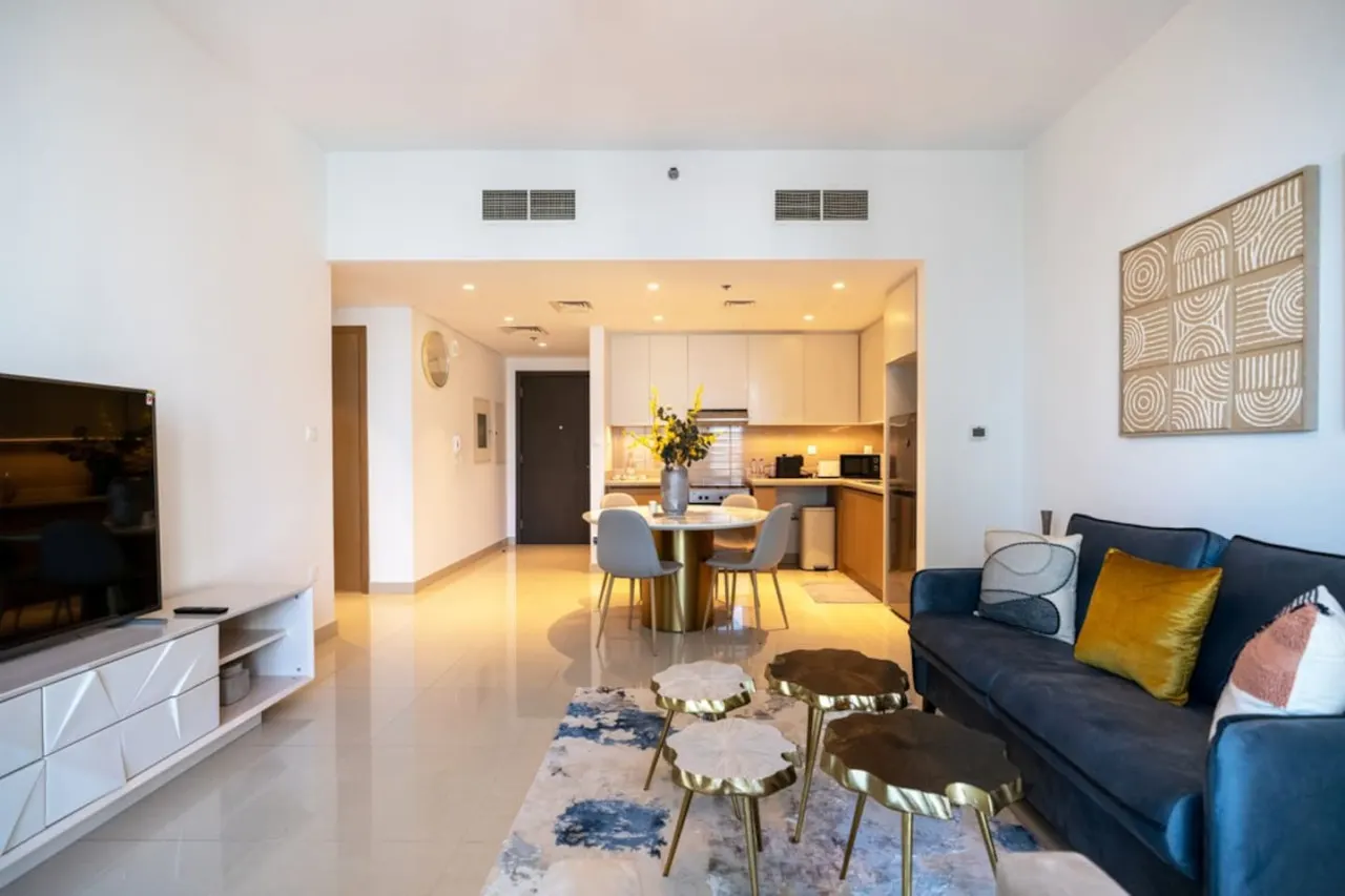 Savis Home- Vibrant Neighborhood with Creek View 15