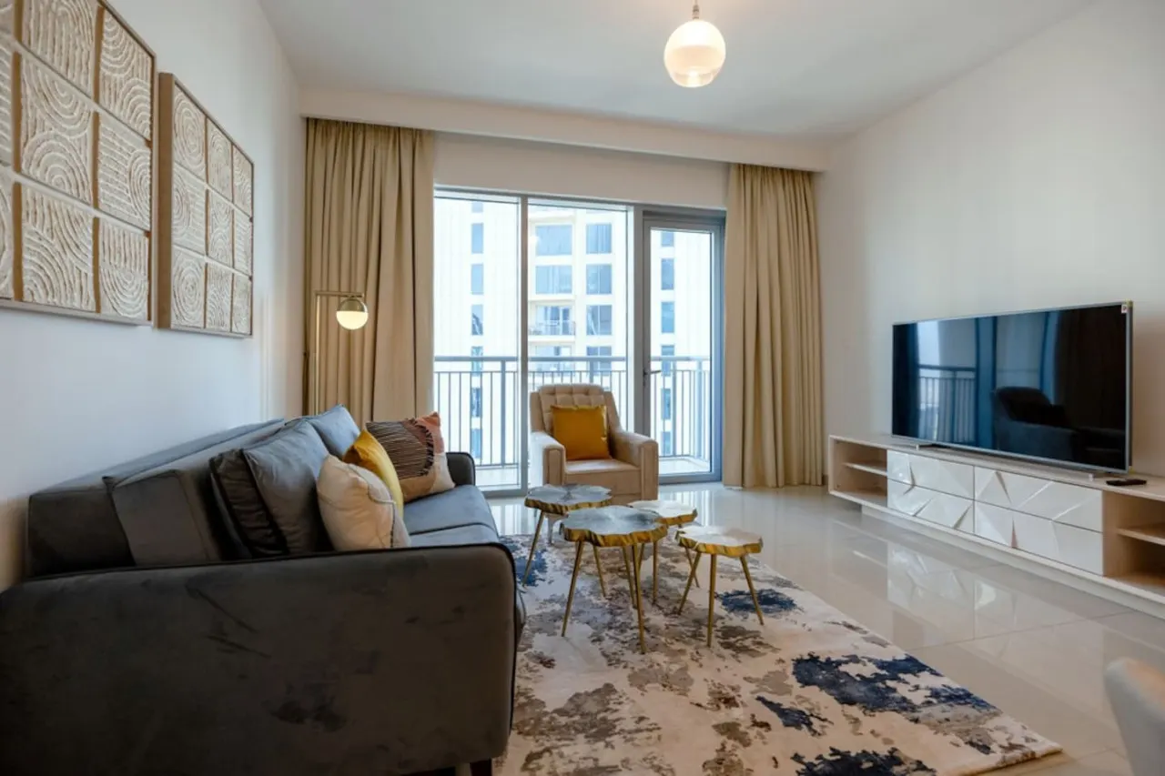 Savis Home- Vibrant Neighborhood with Creek View 4