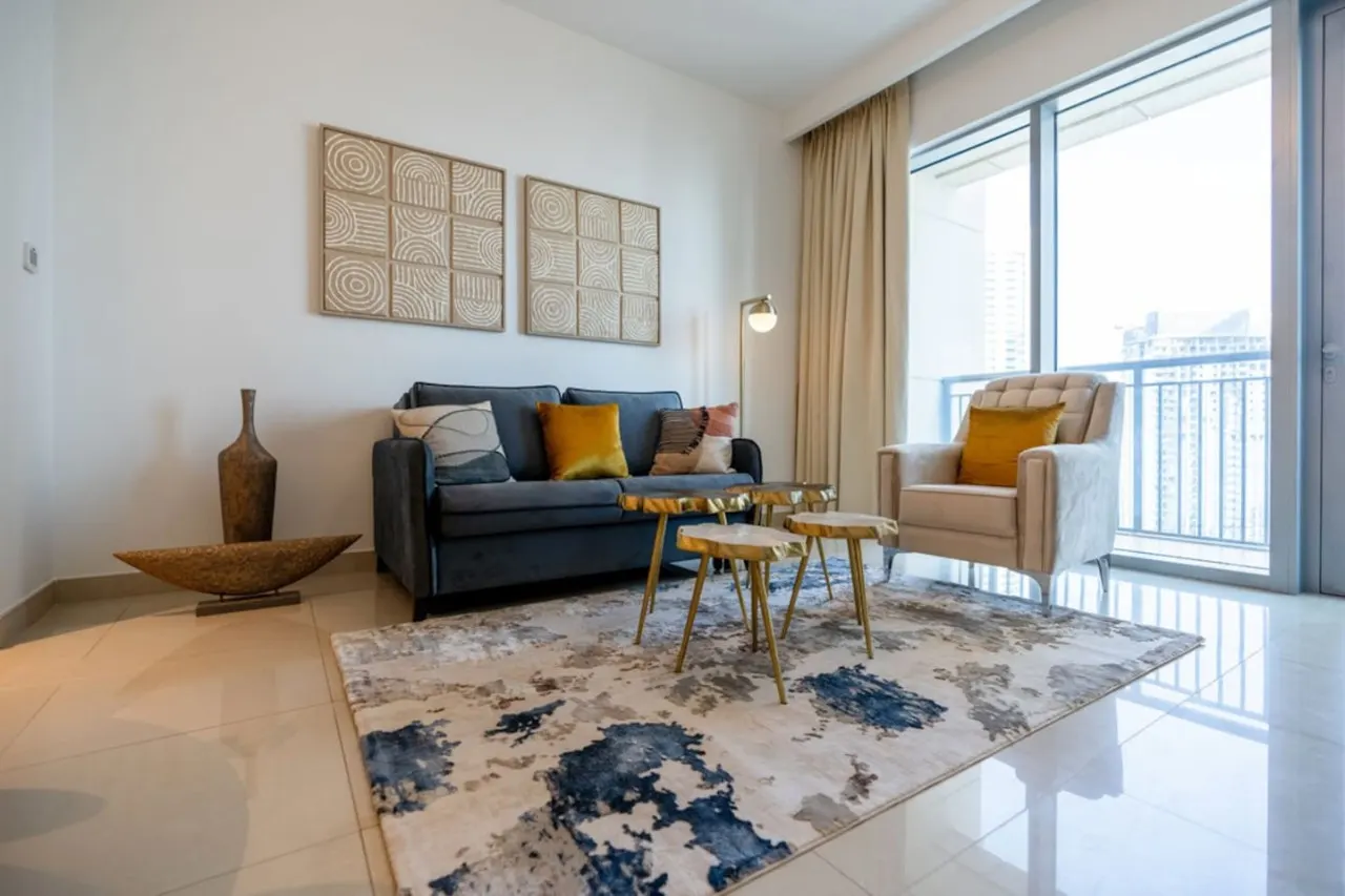 Savis Home- Vibrant Neighborhood with Creek View 8