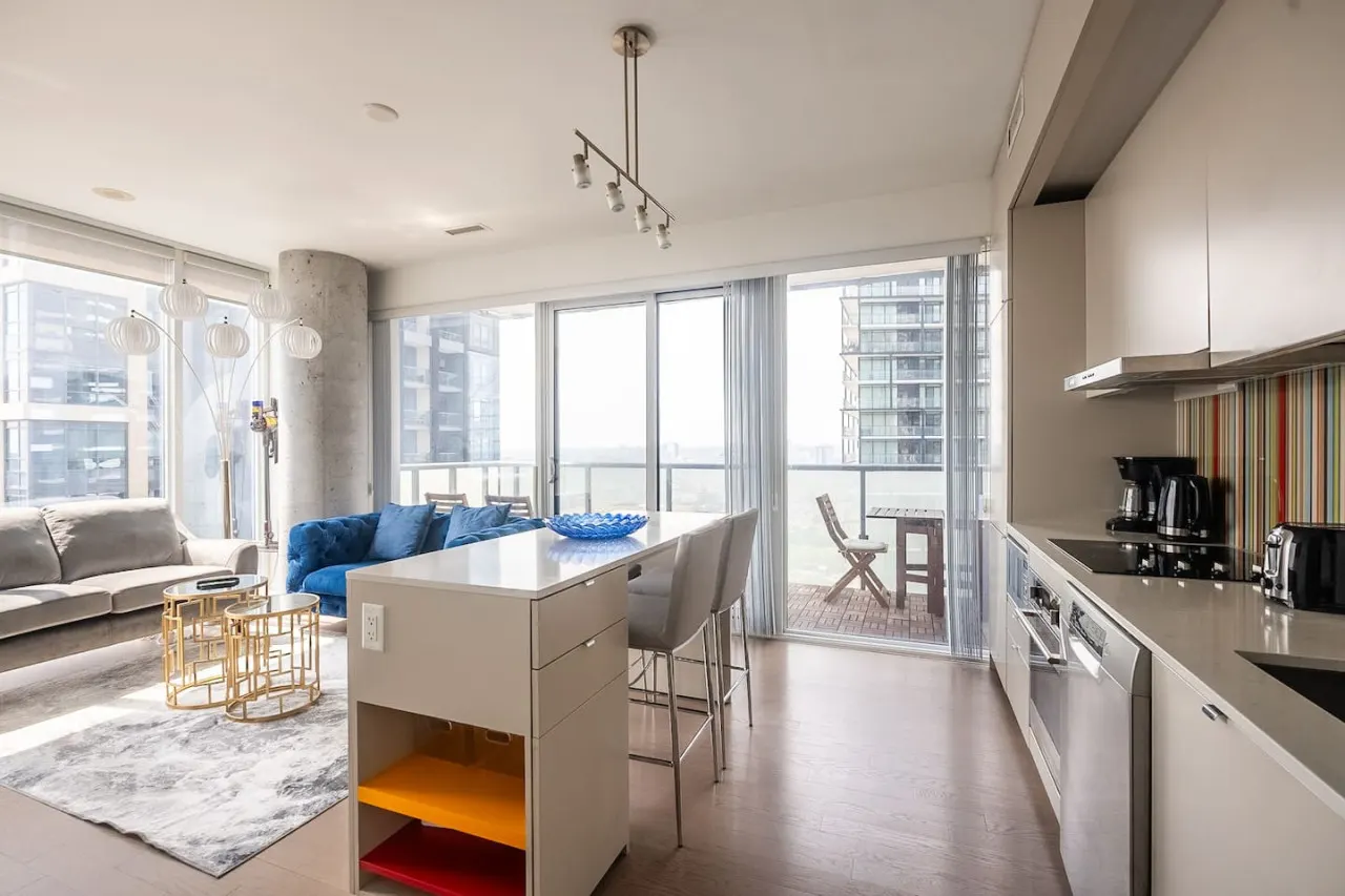 Modern 2BR Condo Breathtaking Views Parking 10