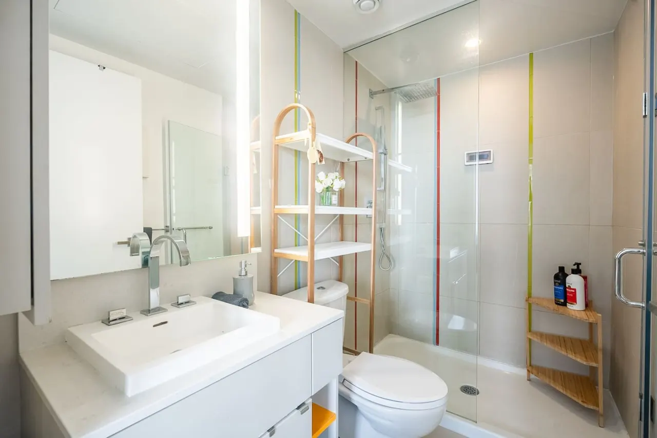 Modern 2BR Condo Breathtaking Views Parking 13