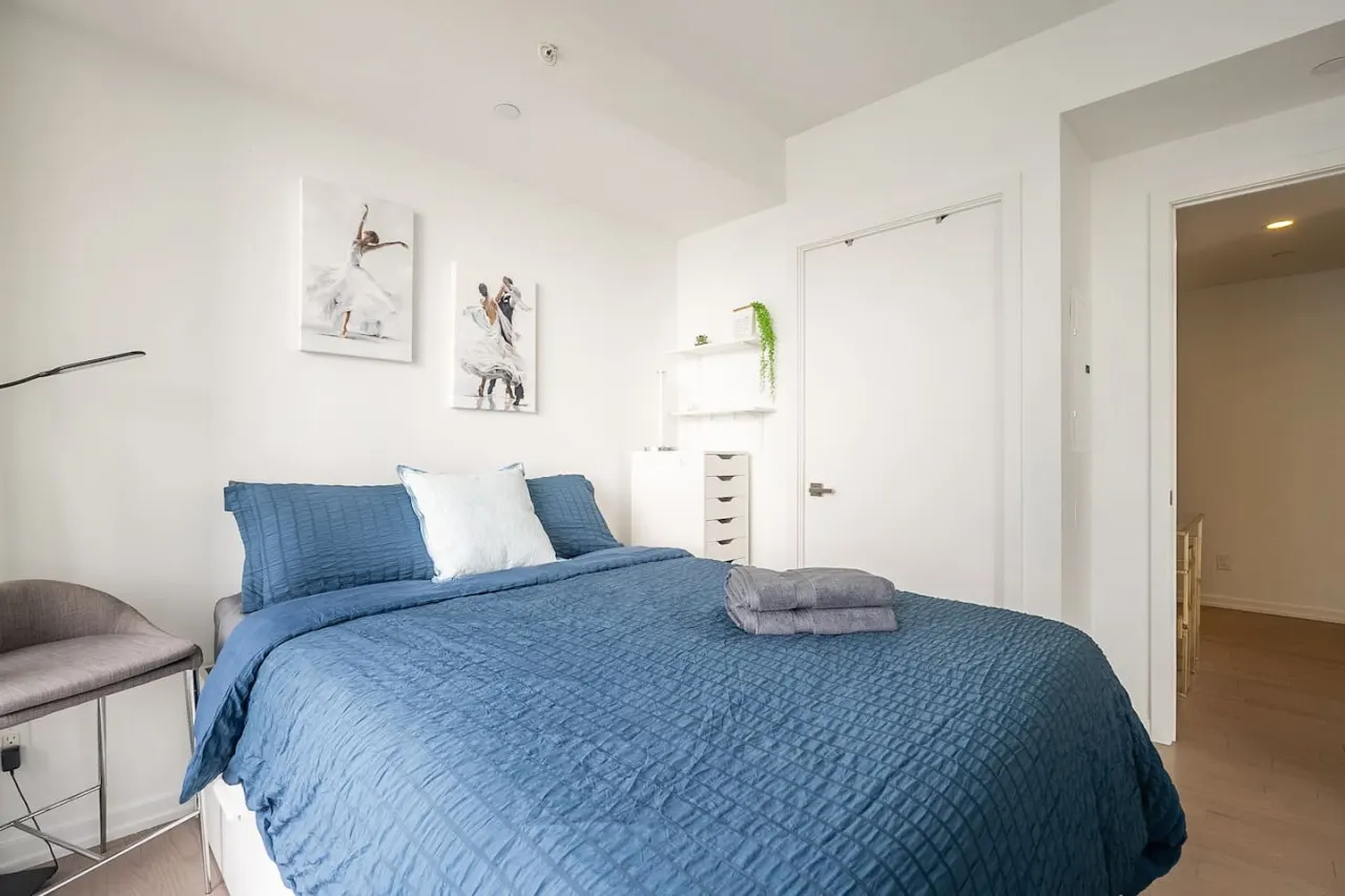 Modern 2BR Condo Breathtaking Views Parking 14