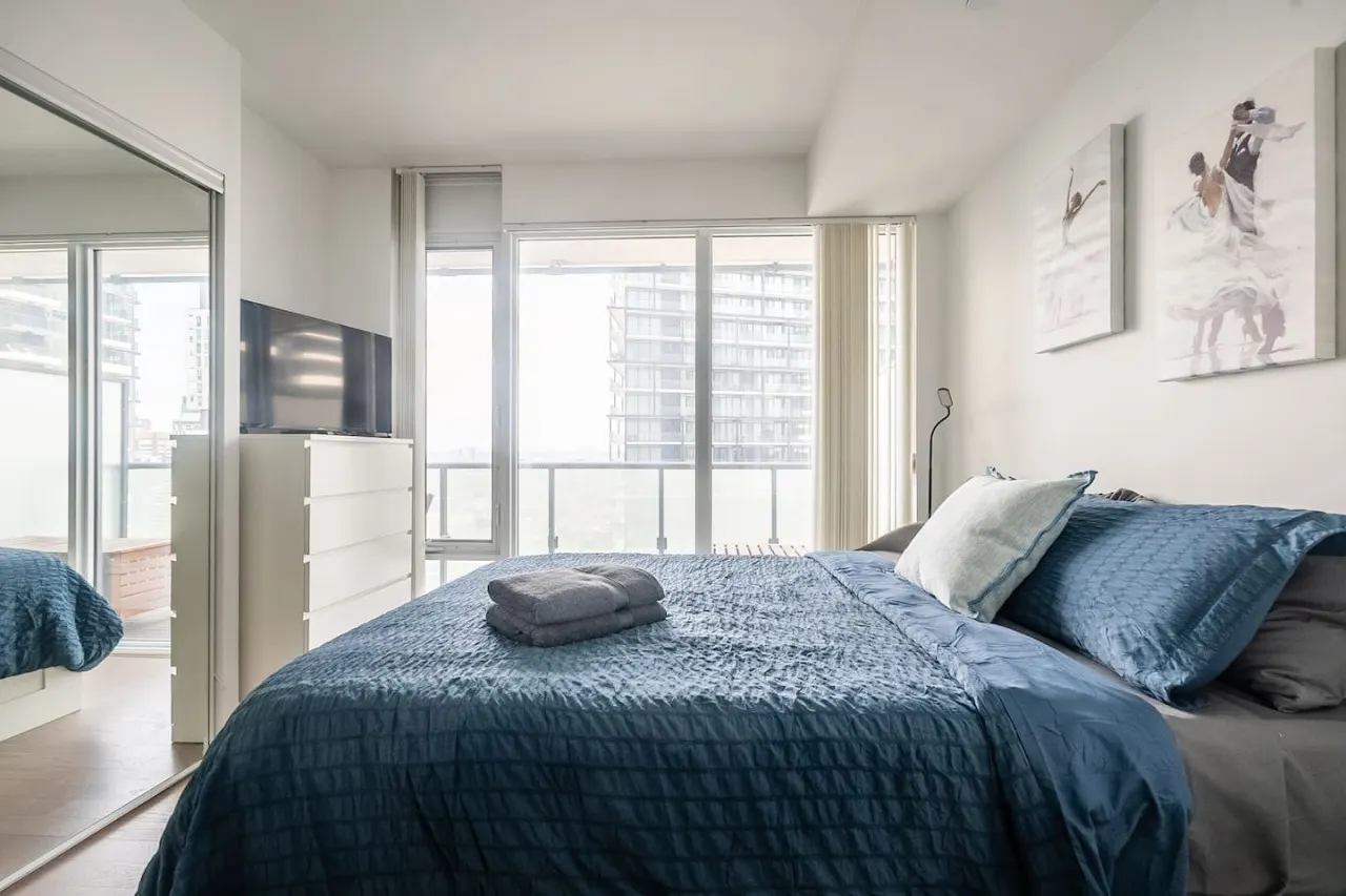 Modern 2BR Condo Breathtaking Views Parking 15