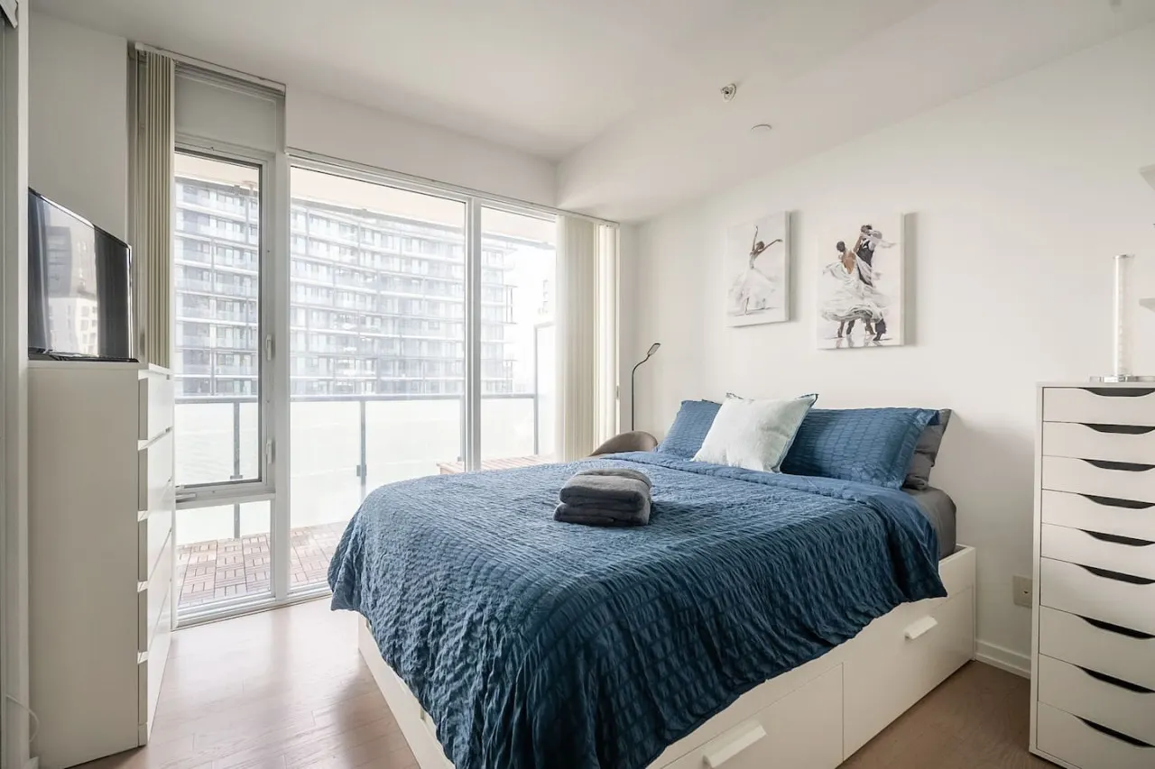 Modern 2BR Condo Breathtaking Views Parking 16