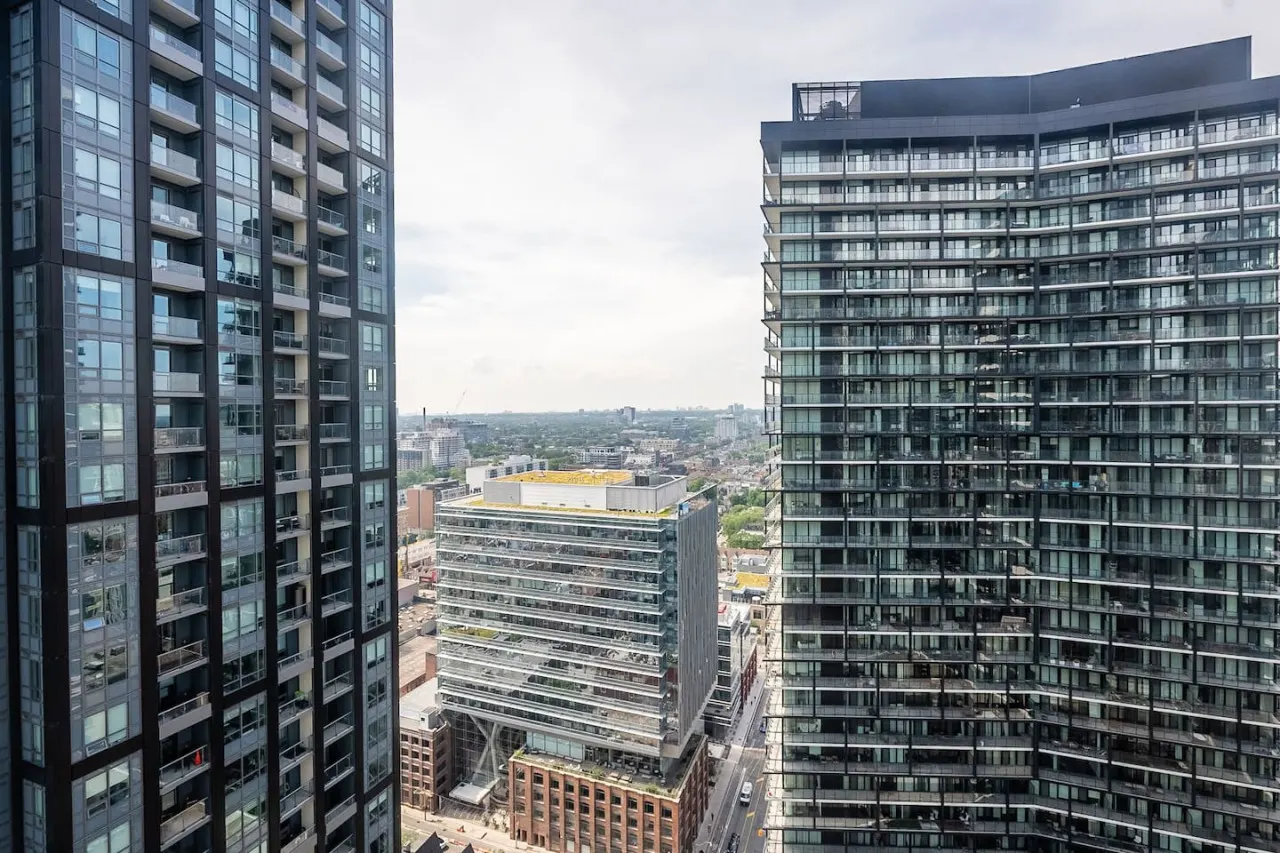 Modern 2BR Condo Breathtaking Views Parking 17