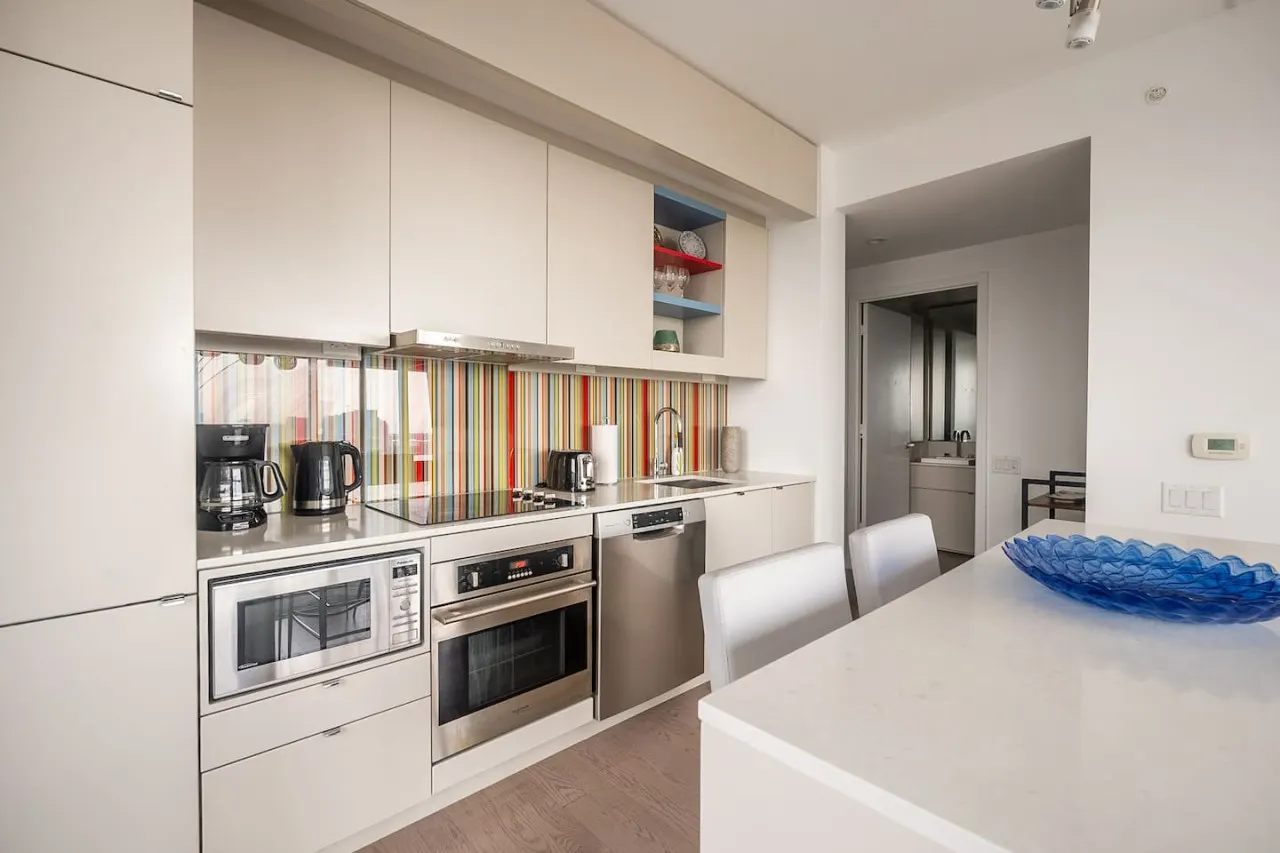 Modern 2BR Condo Breathtaking Views Parking 5