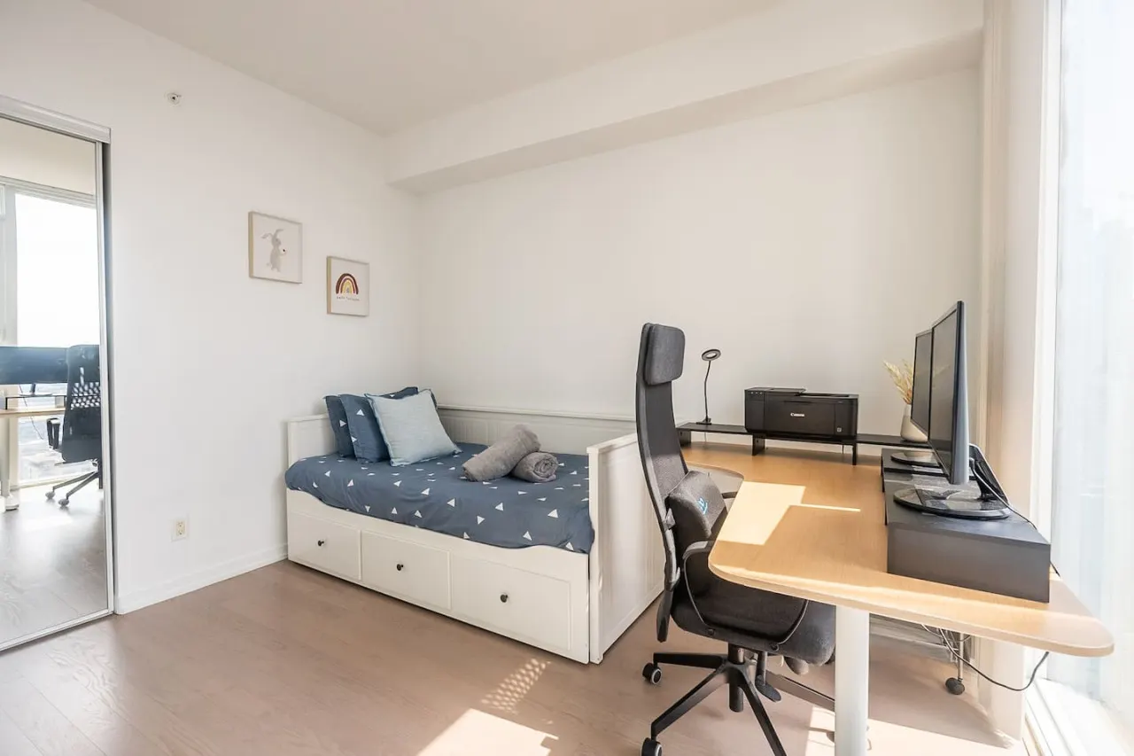 Modern 2BR Condo Breathtaking Views Parking 6