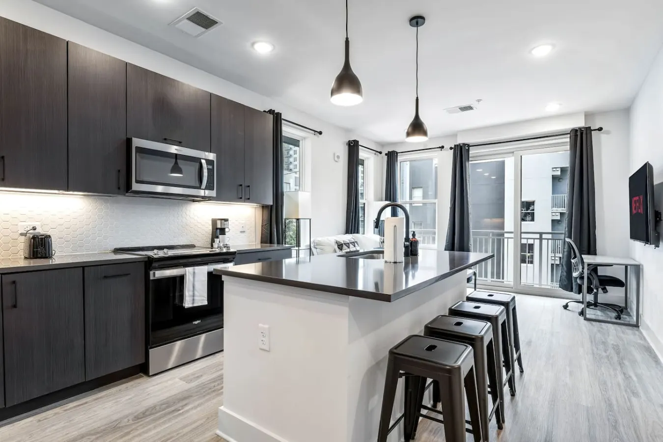 Spacious 2BD Apartment Close to DT w/ Parking! 12