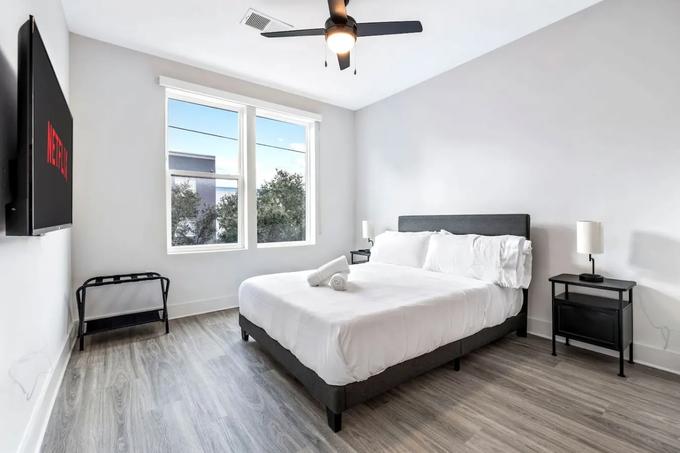 Spacious 2BD Apartment Close to DT w/ Parking! 18