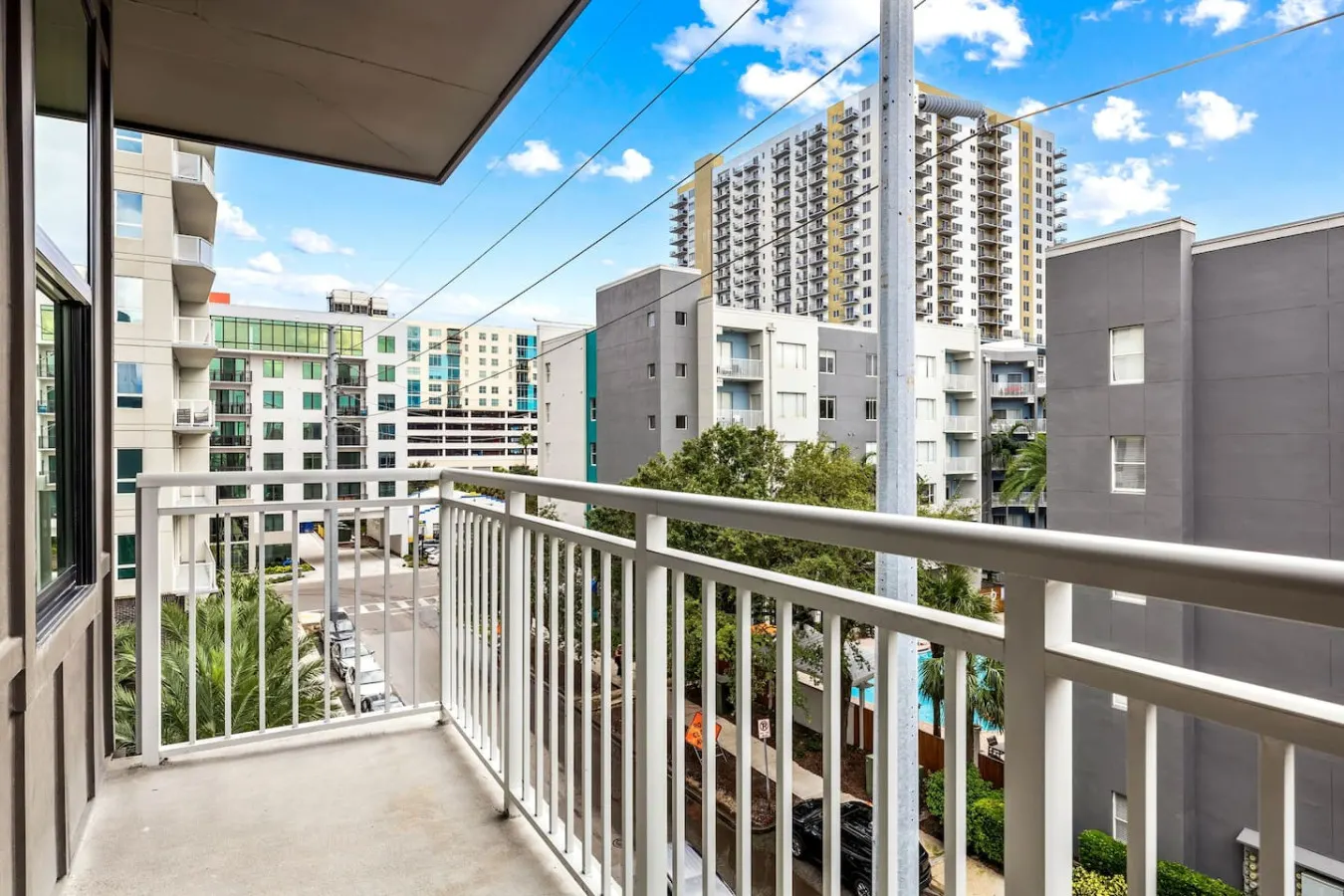 Spacious 2BD Apartment Close to DT w/ Parking! 7