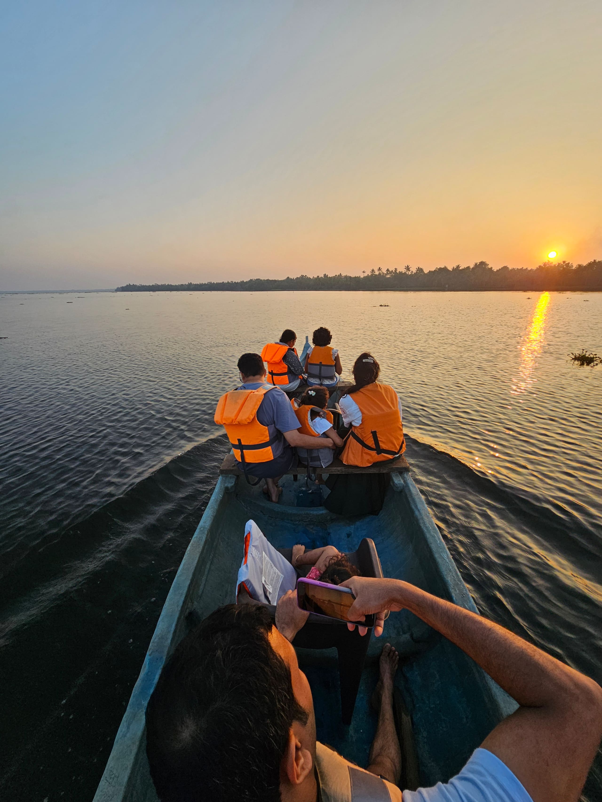 lake facing villa/kayaking/water sport activities 18