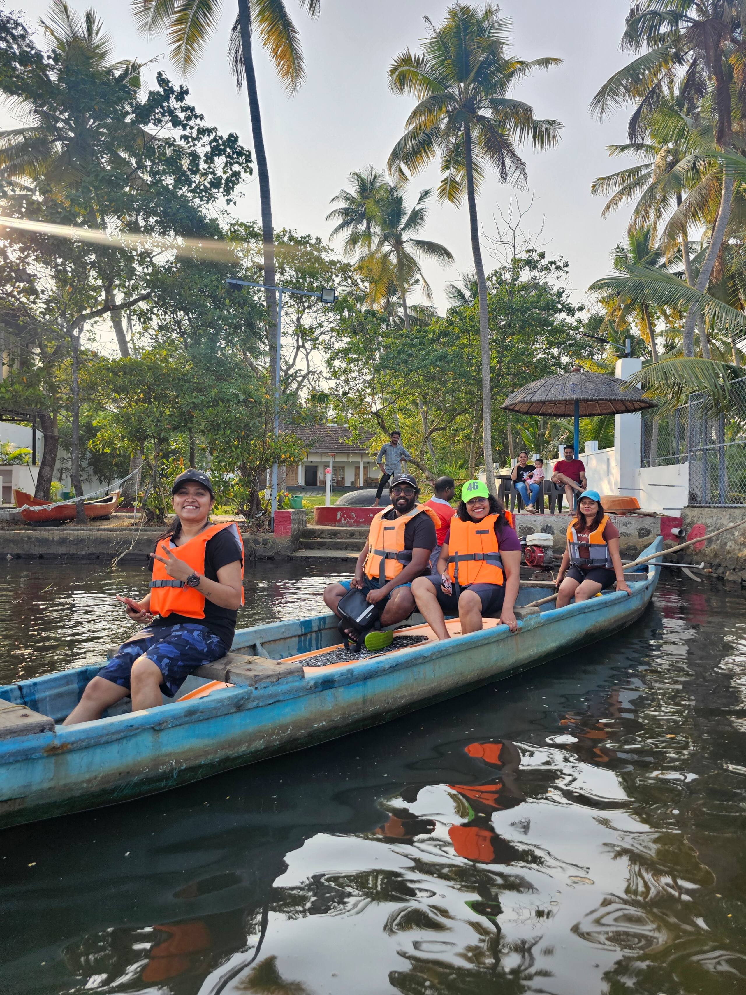 lake facing villa/kayaking/water sport activities 29