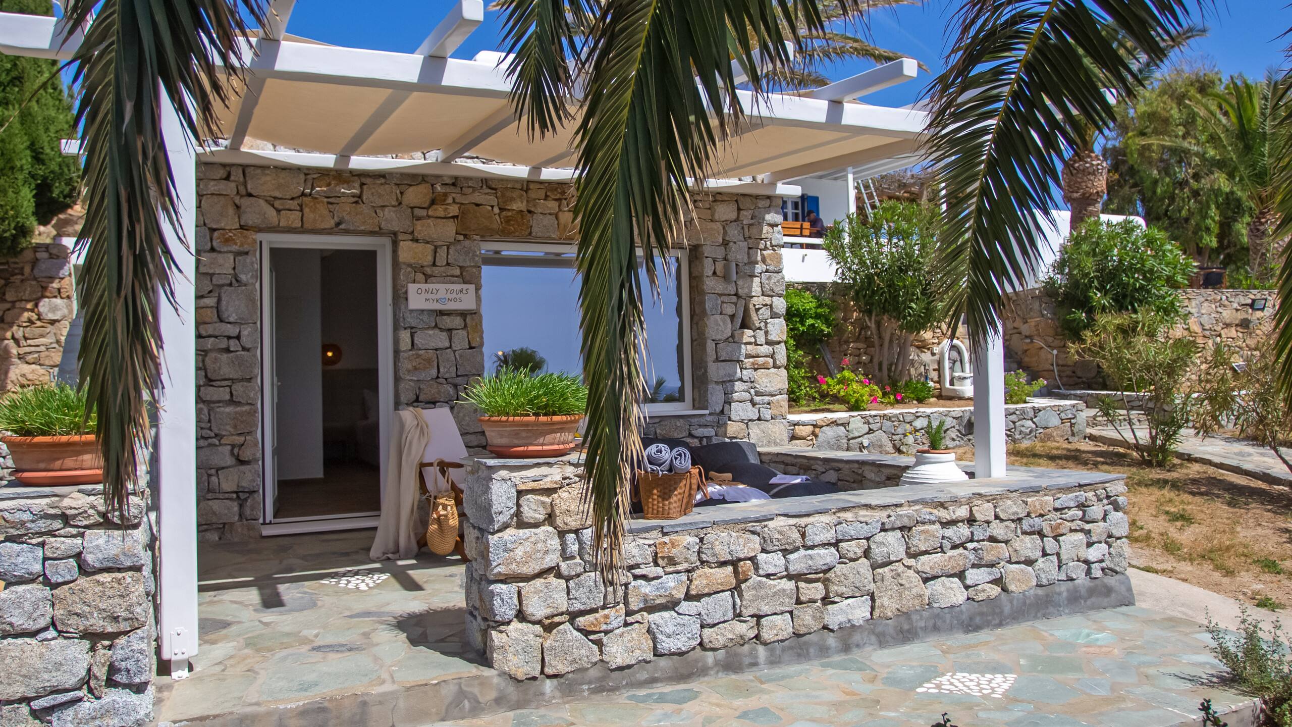 Only yours Mykonos, advanced 40