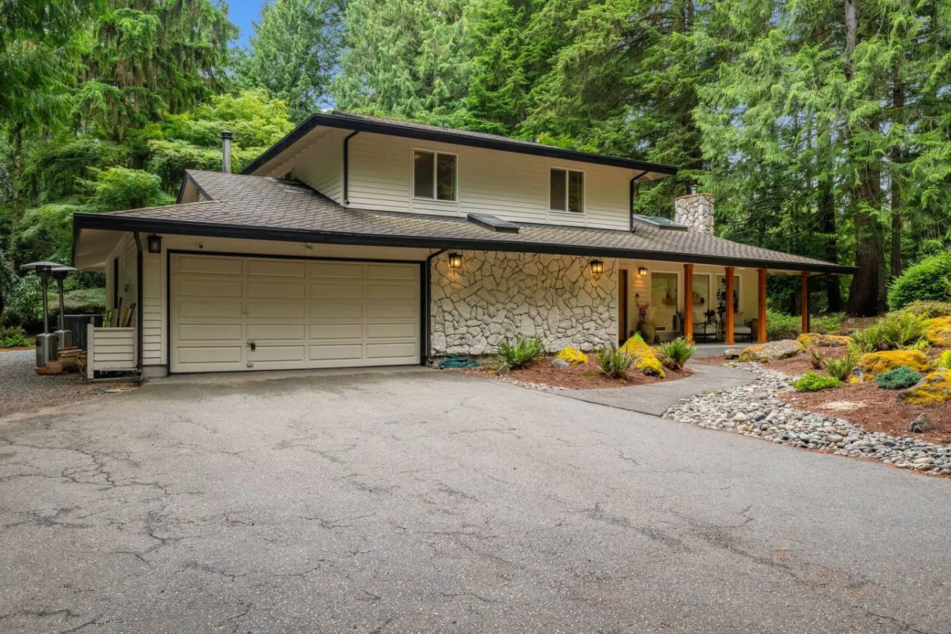 Tranquil Forest Luxury Home 10
