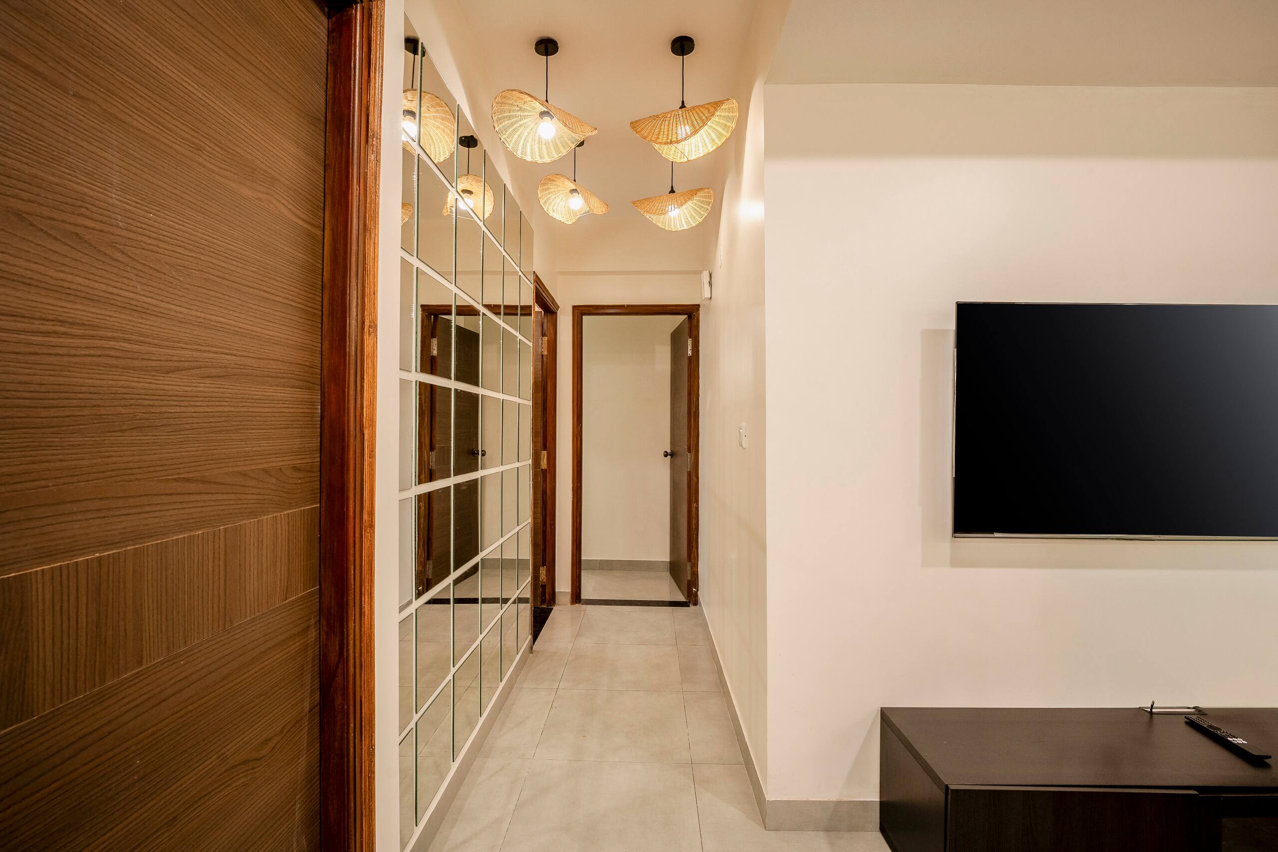 Praava by Kiwistays | 2BHK | Pool 16