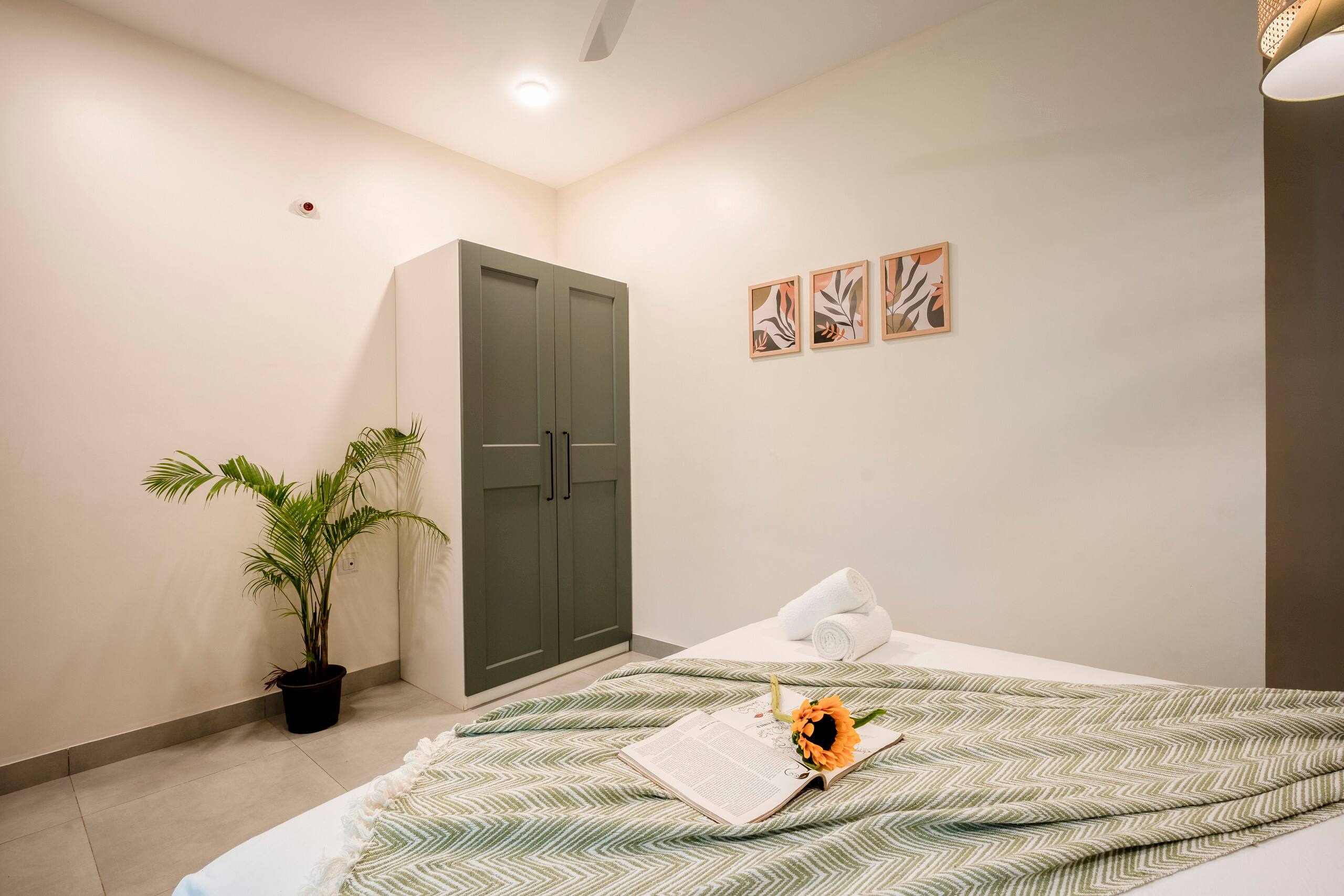 Praava by Kiwistays | 2BHK | Pool 7