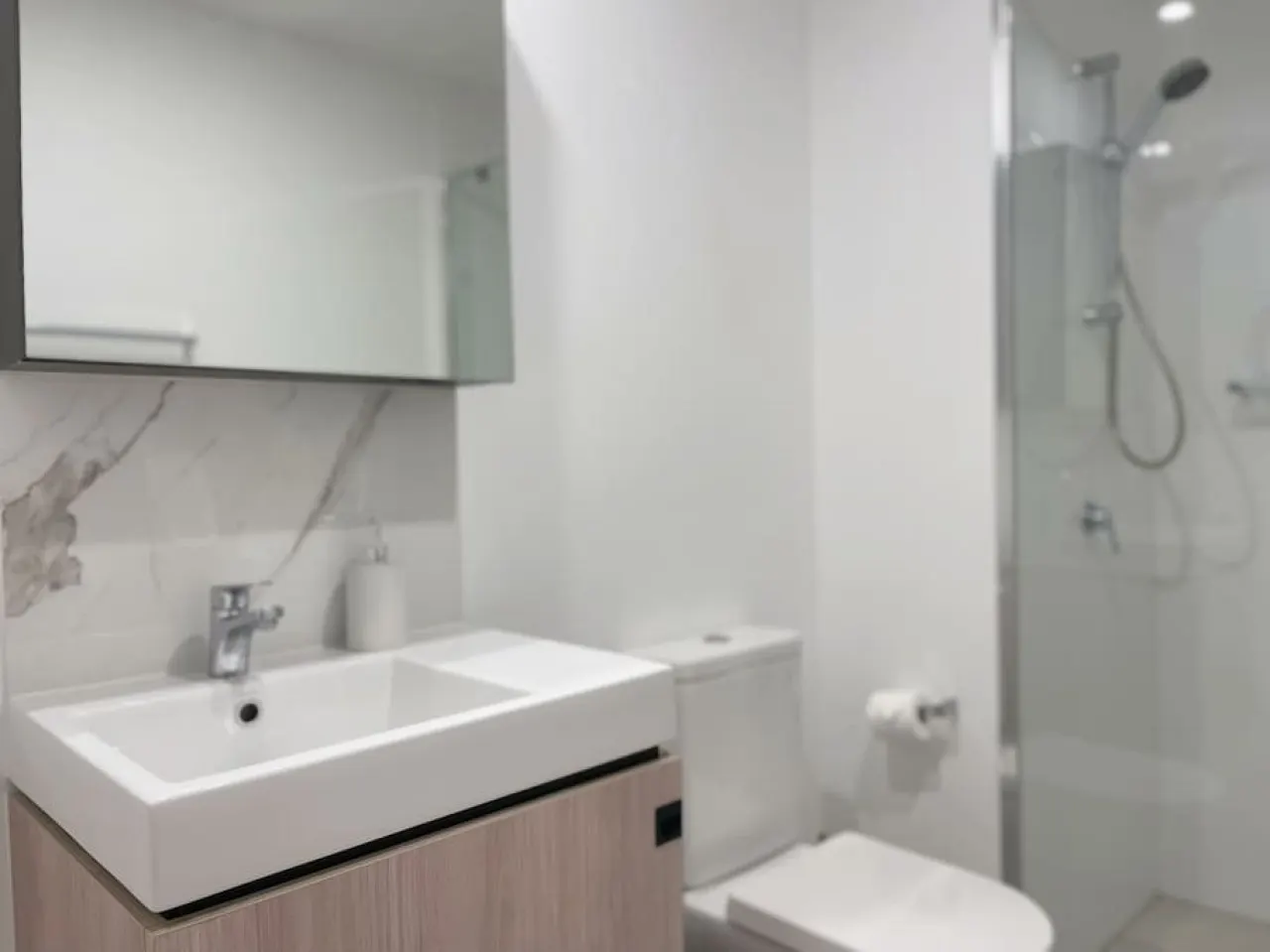 Southbank Serenity kingbed Apt at Culture center 4