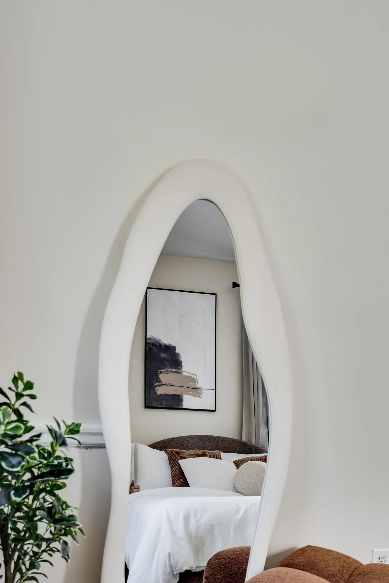 Bright 1BR Near Queen’s, KGH & Waterfront! — photo 4