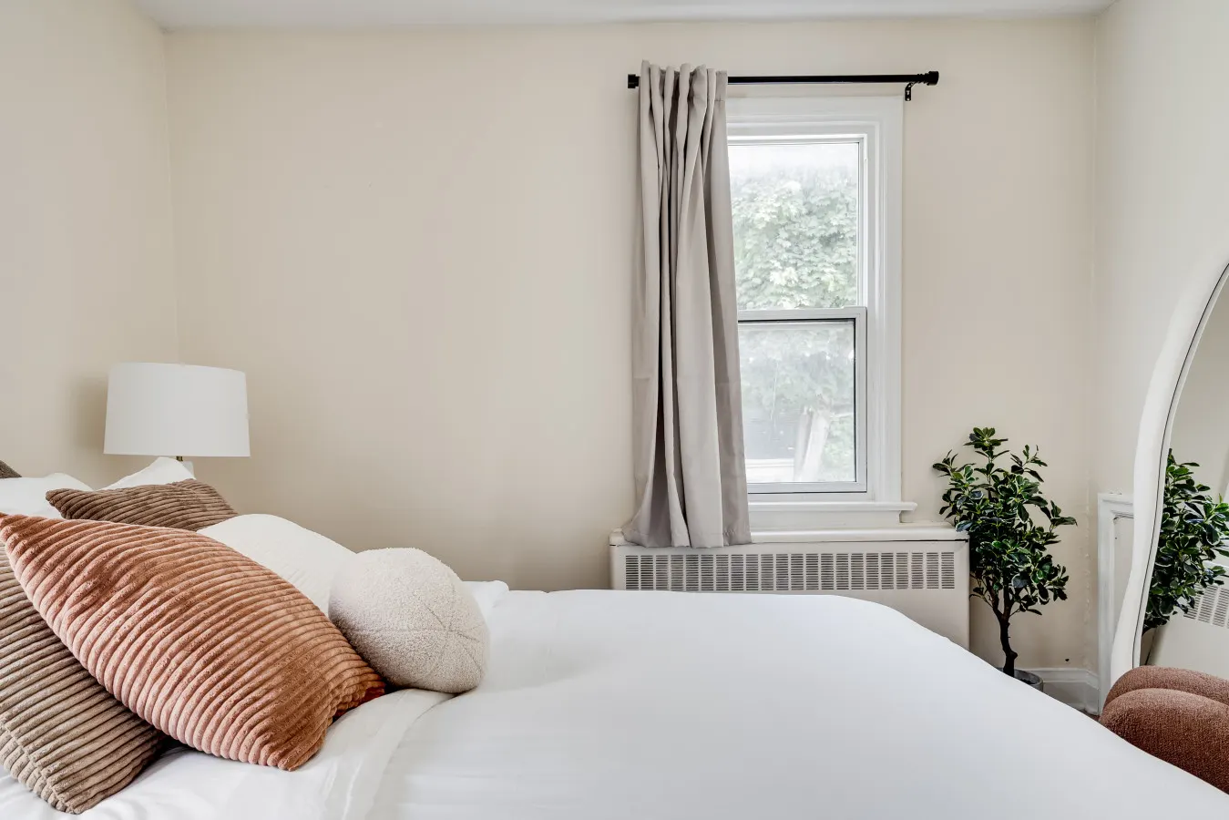 Bright 1BR Near Queen’s, KGH & Waterfront! 8