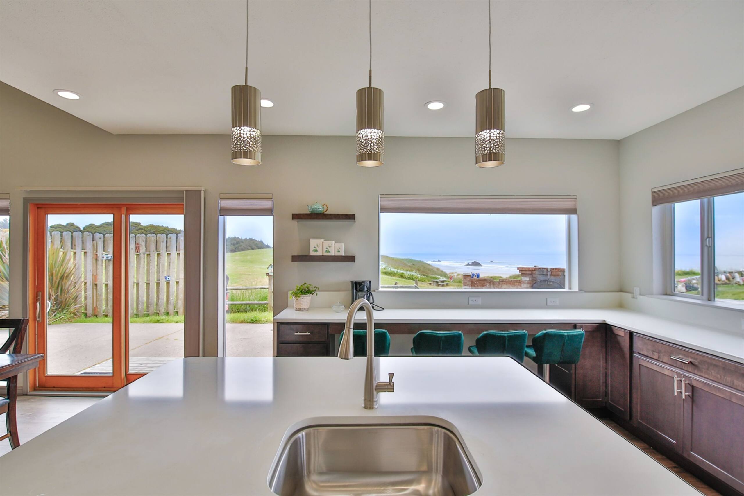 The Avanti Beach House 6