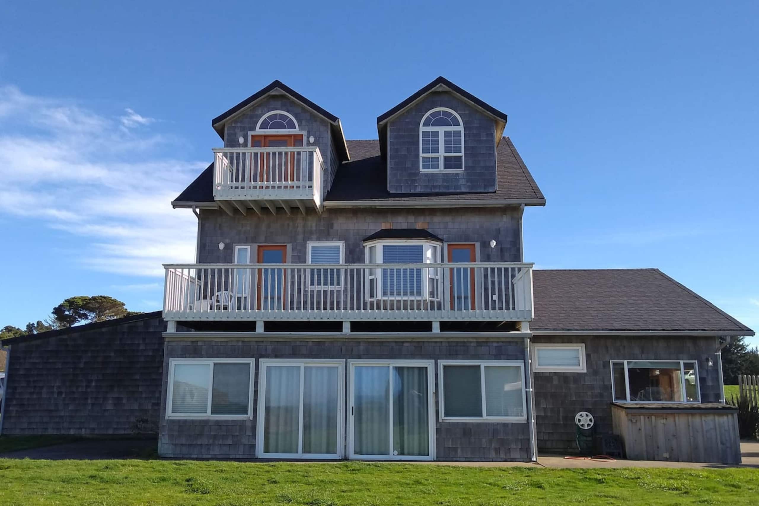 The Avanti Beach House 38