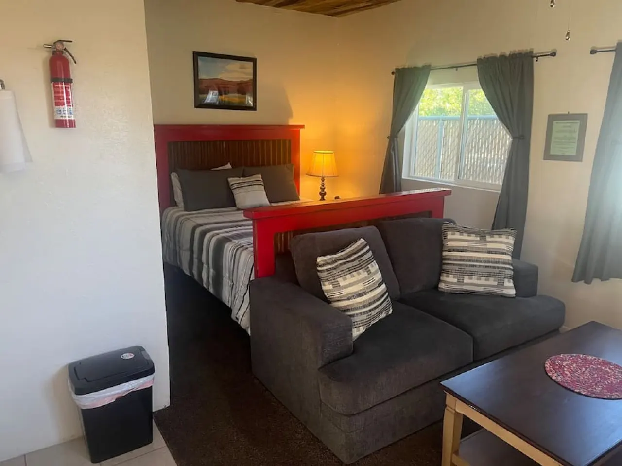 4319 Caretaker's Cottage Queen Studio 1