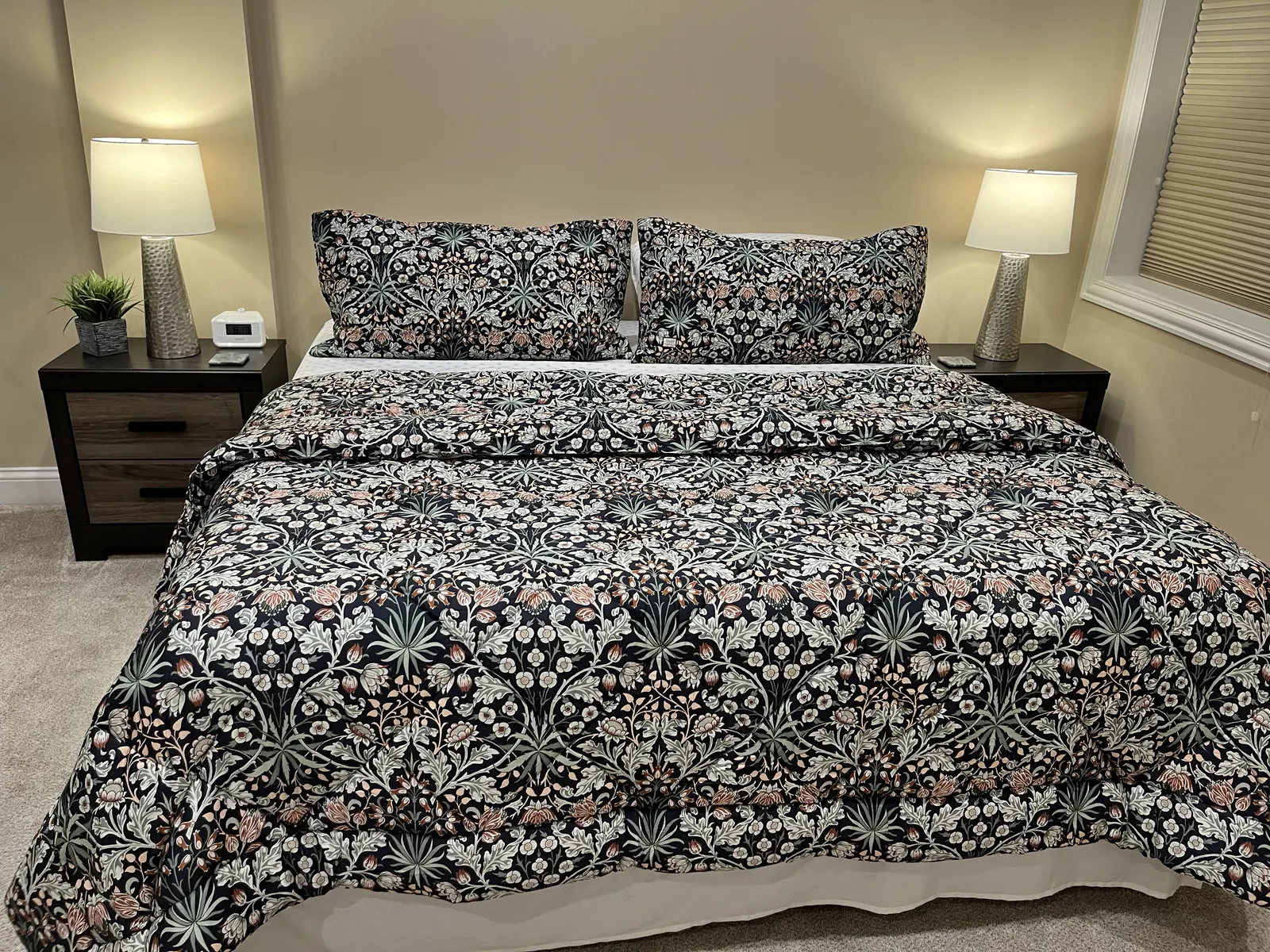 The Wrigleyville Deluxe -Steps from Wrigley Sleeps 10 10