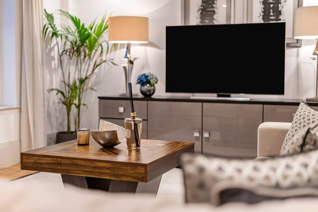Mayfair 2BR on Park Lane Central AC & Concierge 9