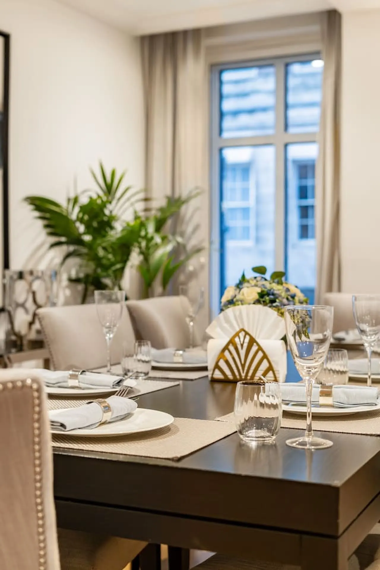 Mayfair 2BR on Park Lane Central AC & Concierge 10