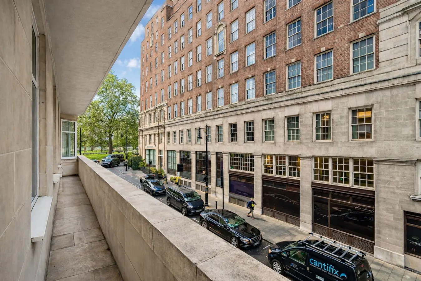 Mayfair 2BR on Park Lane | Central AC & Concierge — photo 5