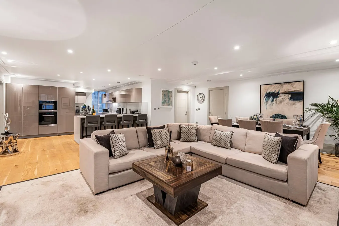 Mayfair 2BR on Park Lane Central AC & Concierge 6