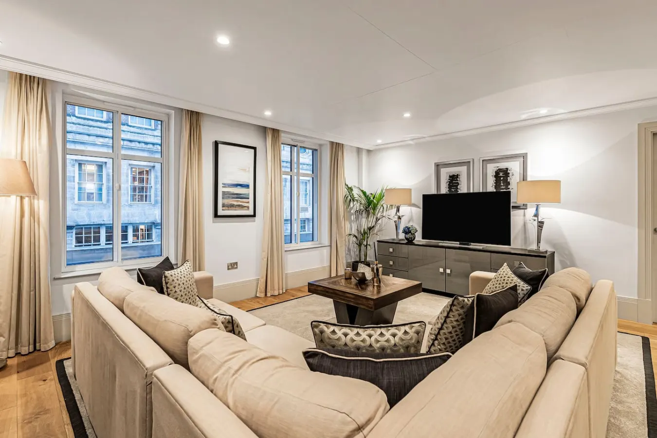 Mayfair 2BR on Park Lane Central AC & Concierge 7