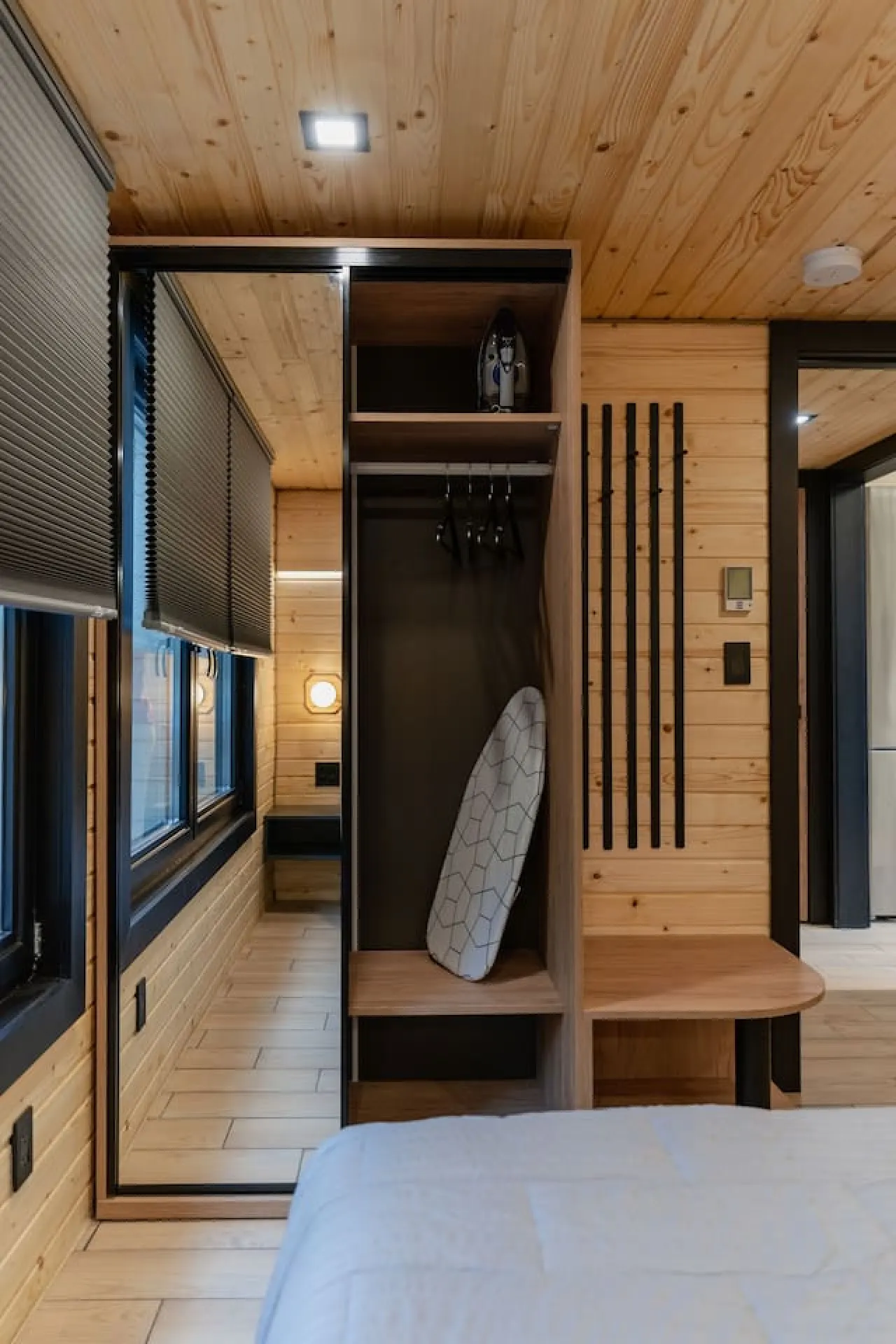 Stunning Lakefront Chalet Pocono w Paddle Boats and Bikes 20