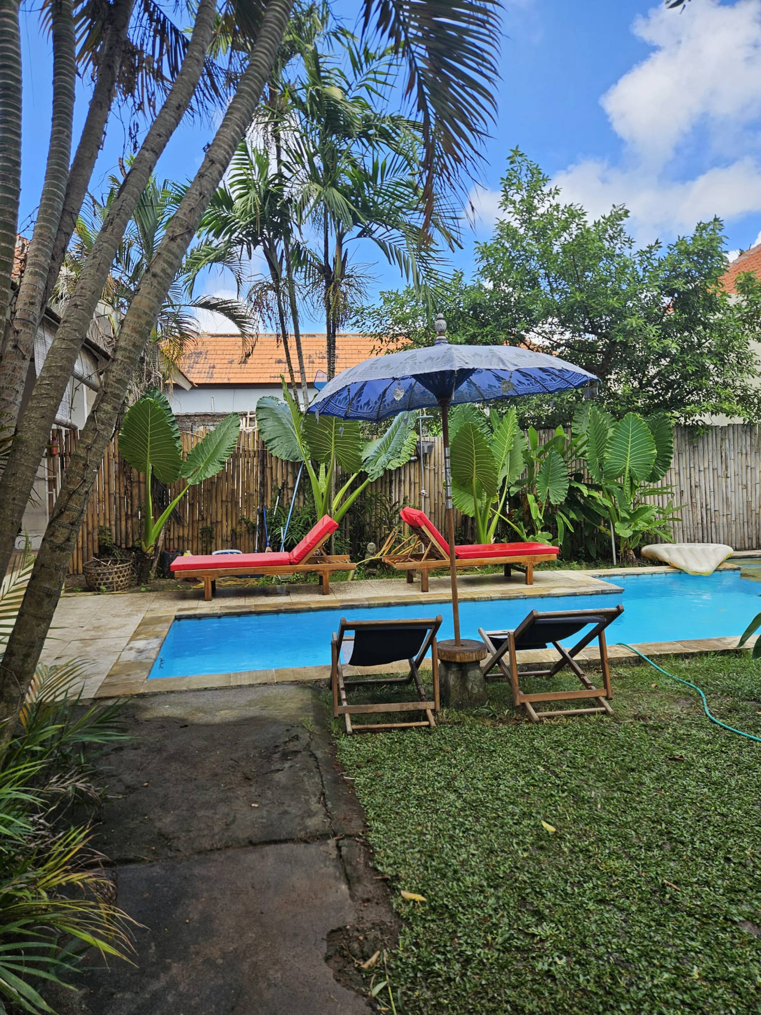 Large Deluxe room pool side 16