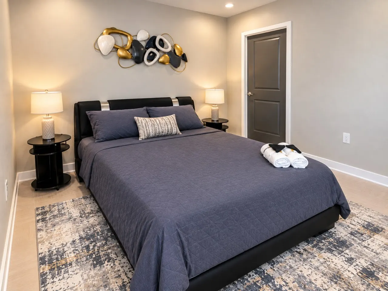The City Glow Spacious 2BR 2 Queens 10