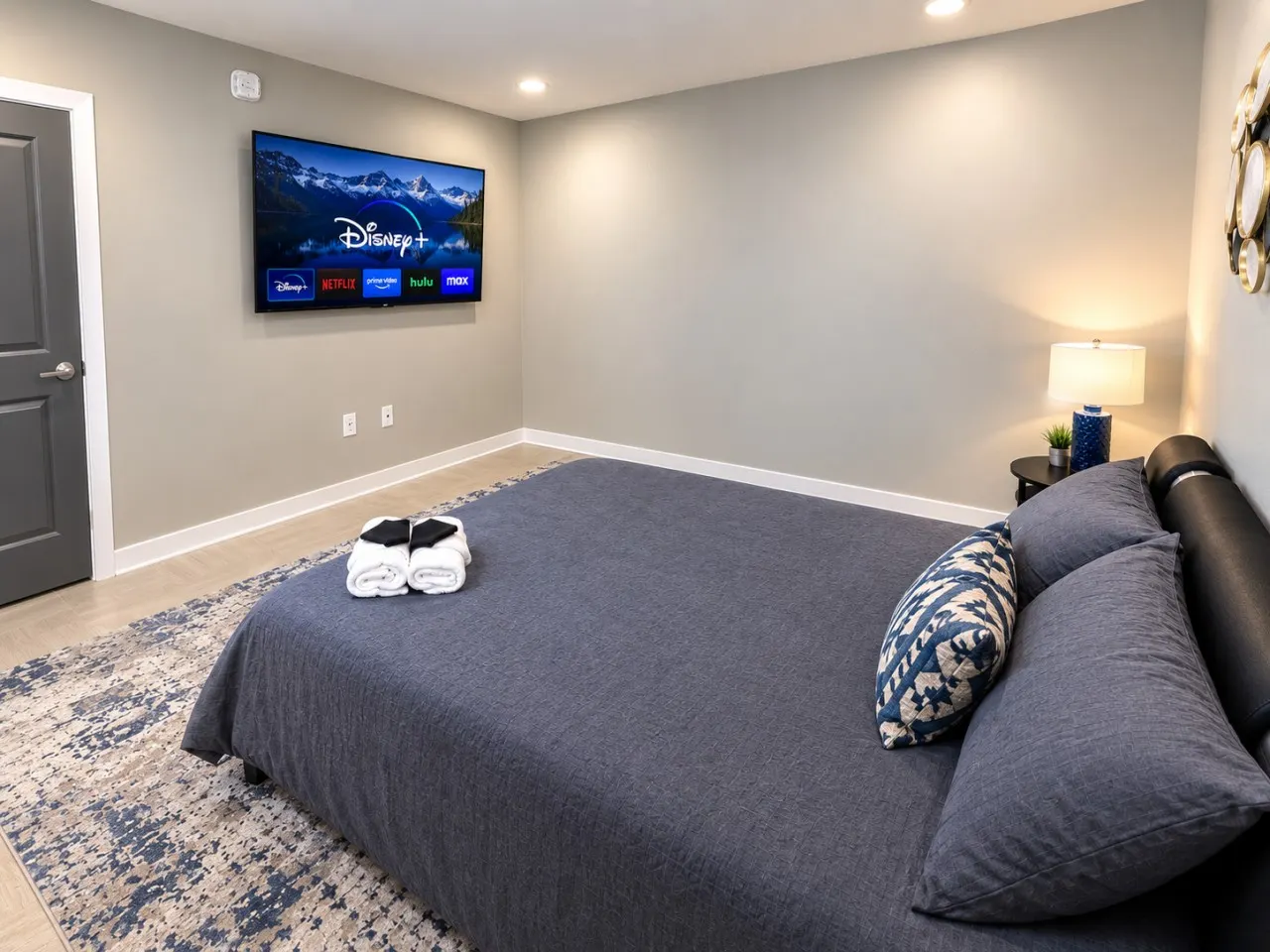 The City Glow Spacious 2BR 2 Queens 15